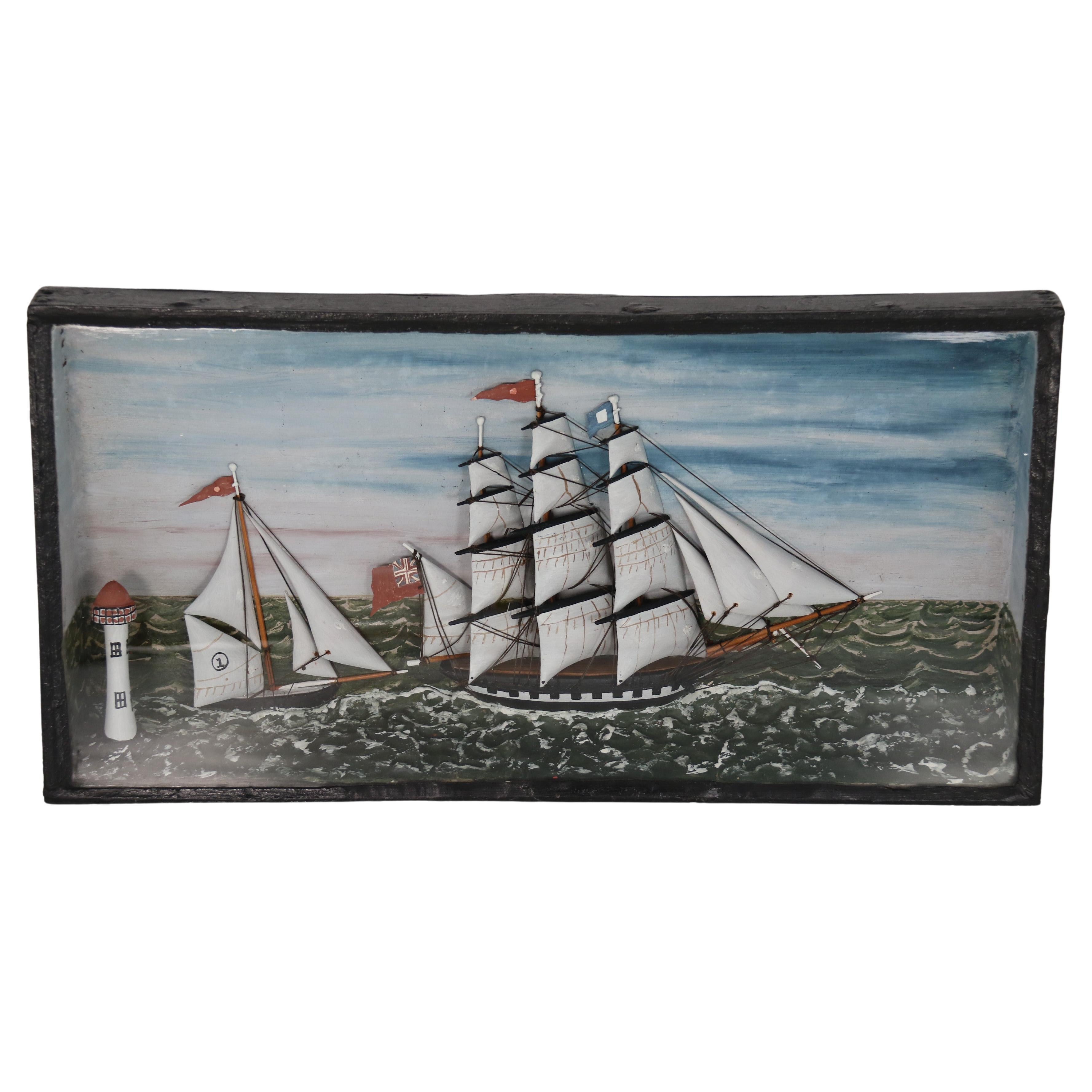 Ein seltenes diorama aus der Volkskunst des 19. Jahrhunderts mit zwei Segelschiffen, die auf See rennen. im Angebot