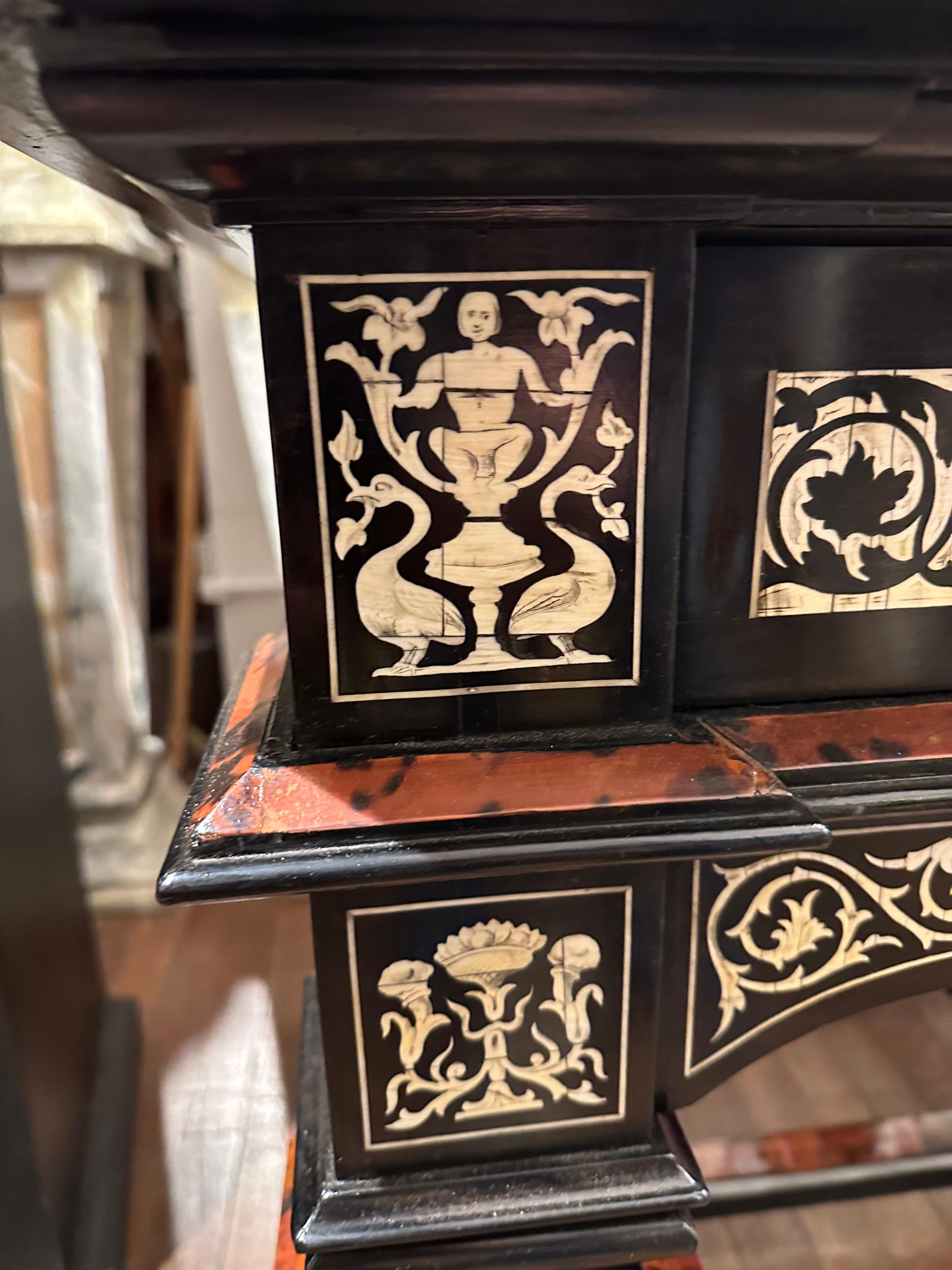 A Rare 19th Century Inlaid Table by Ferdinando Pogliani In Good Condition For Sale In Southall, GB