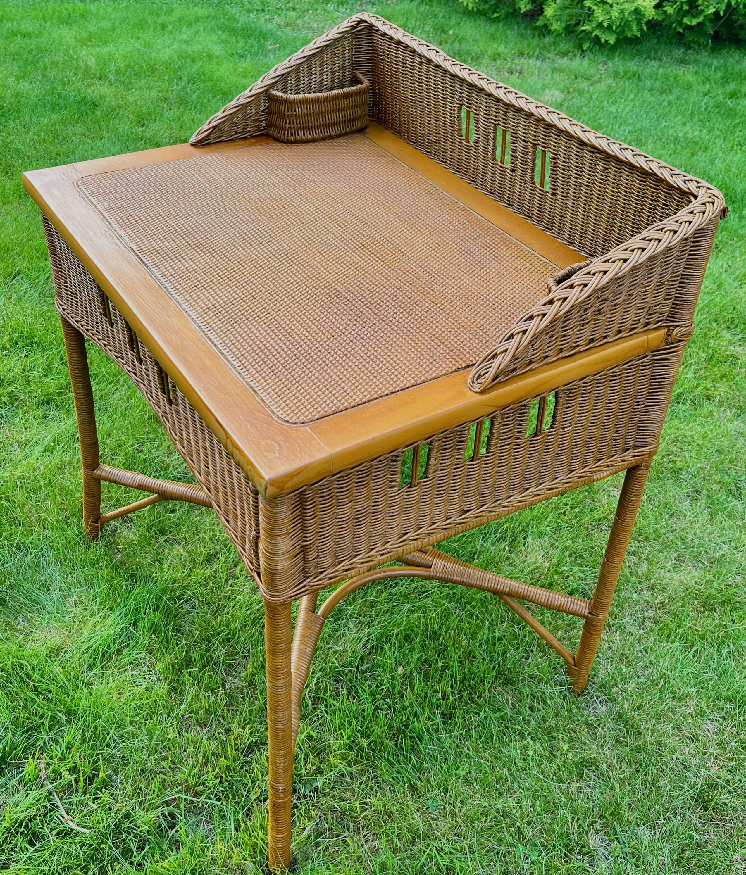 Rare ensemble de 5 pièces de mobilier de bibliothèque et de véranda en osier de style Arts and Crafts en vente 4