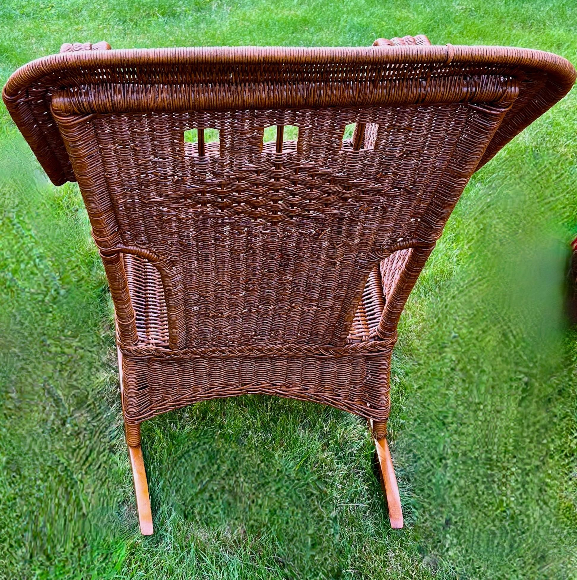 20ième siècle Rare ensemble de 5 pièces de mobilier de bibliothèque et de véranda en osier de style Arts and Crafts en vente