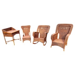 Una rara suite di 5 pezzi di mobili da biblioteca e veranda in vimini di Arti e Mestieri