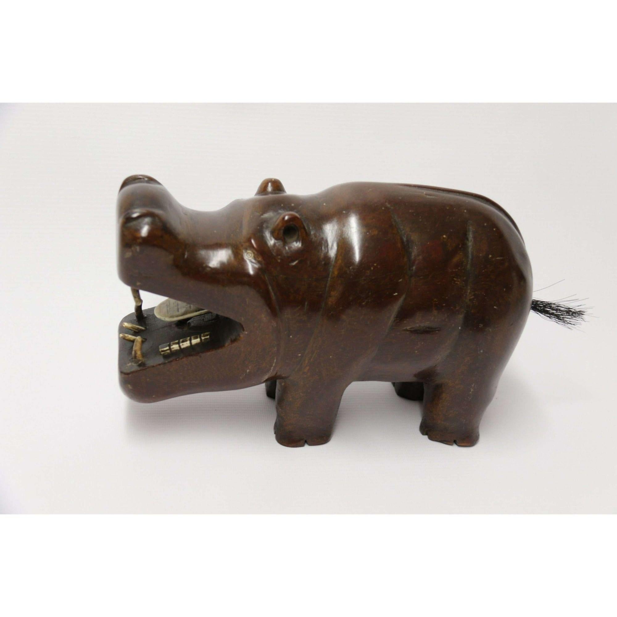 Raro studio africano intagliato in legno duro e osso di un ippopotamo, circa 1920 In condizioni buone in vendita a Central England, GB