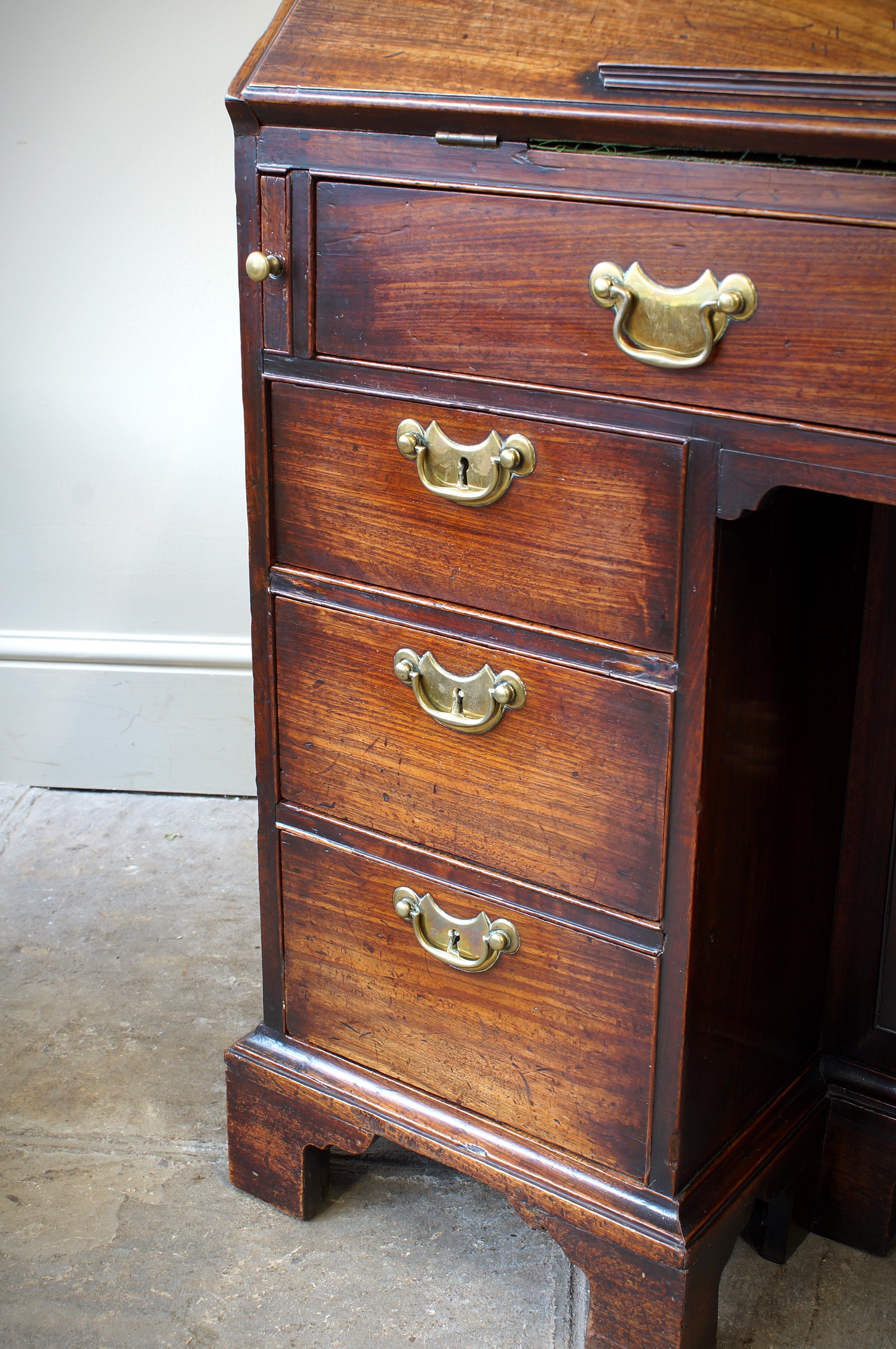 A Rare And Early Georgian Kneehole Bureau In Good Condition For Sale In Skipton, GB