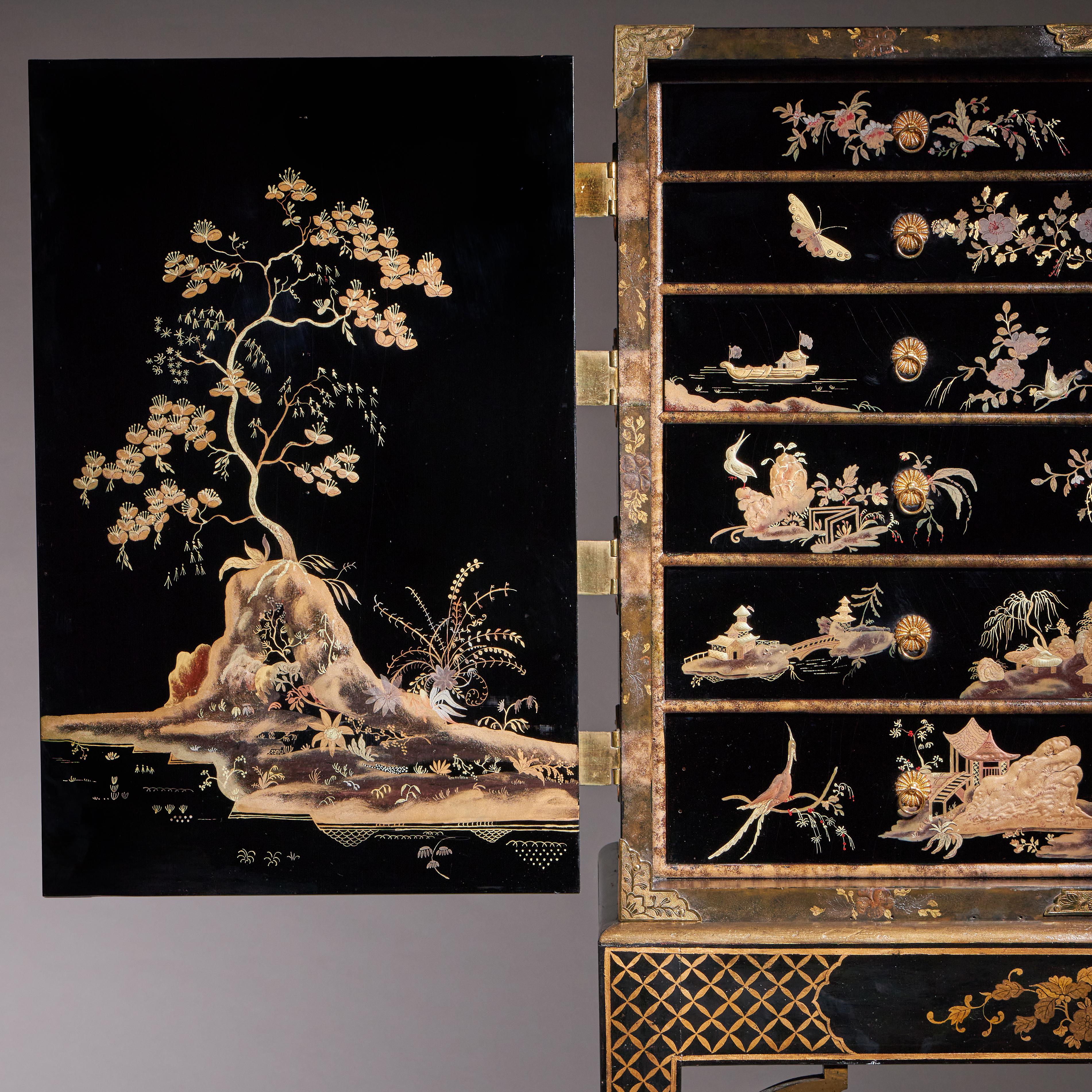 A Rare and Fine George III 18th Century Chinoiserie Lacquer Cabinet on Stand 6