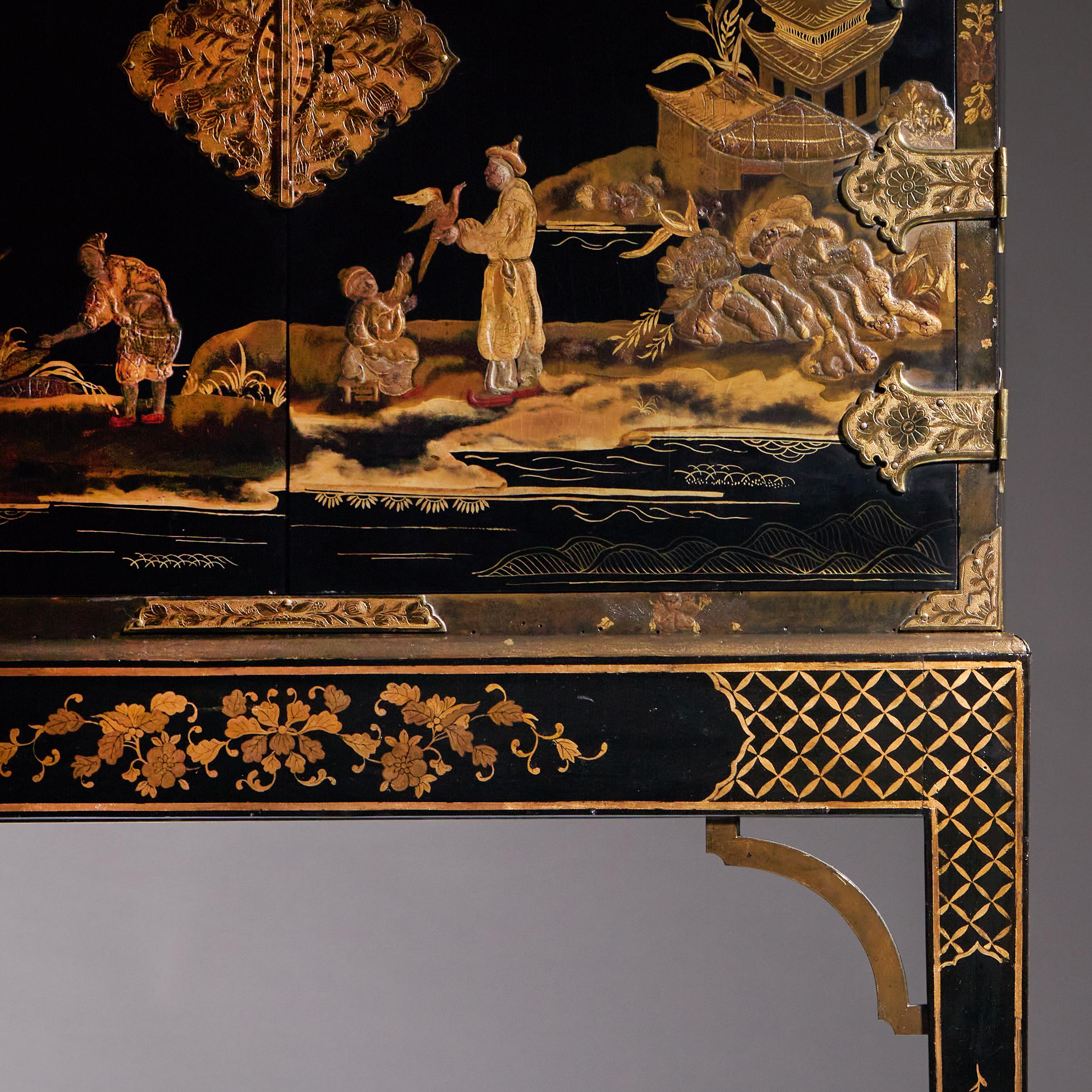 A Rare and Fine George III 18th Century Chinoiserie Lacquer Cabinet on Stand 1