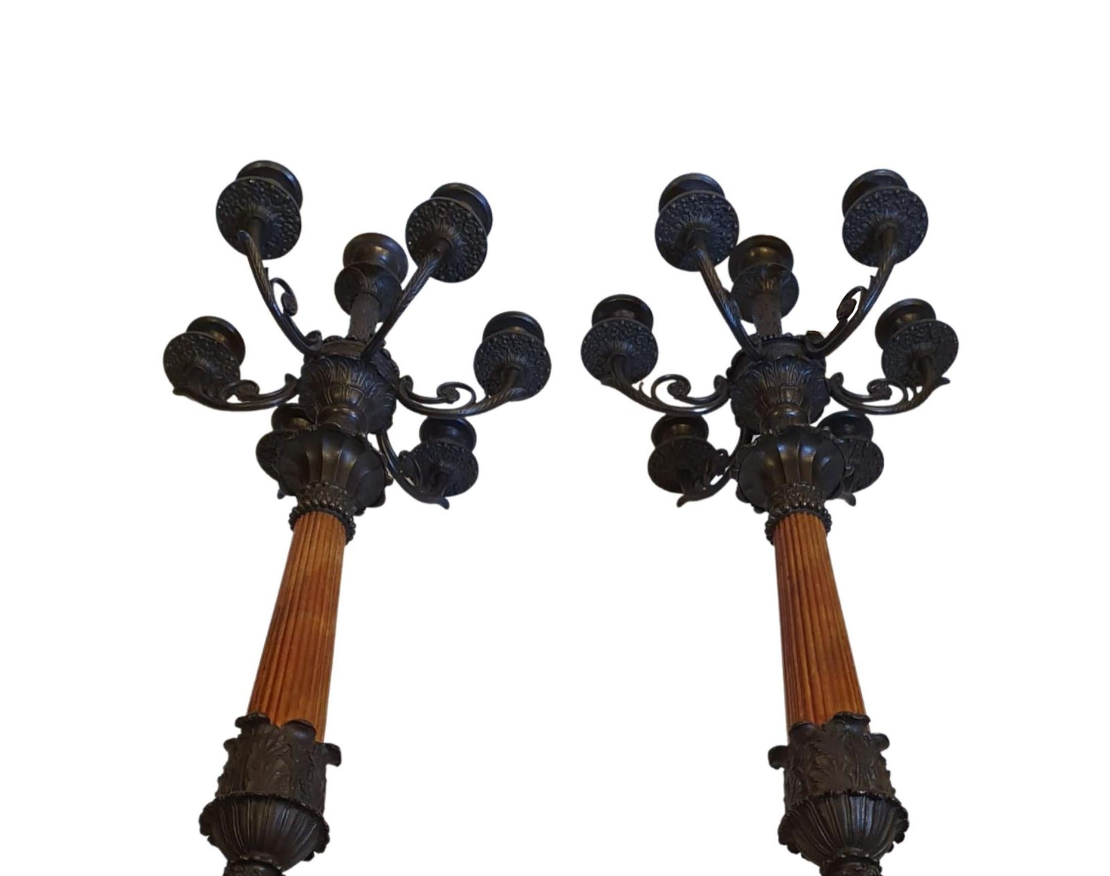 Seltenes und schönes Paar Bronzekandelaber aus dem 19. Jahrhundert im Empire-Stil im Angebot 2