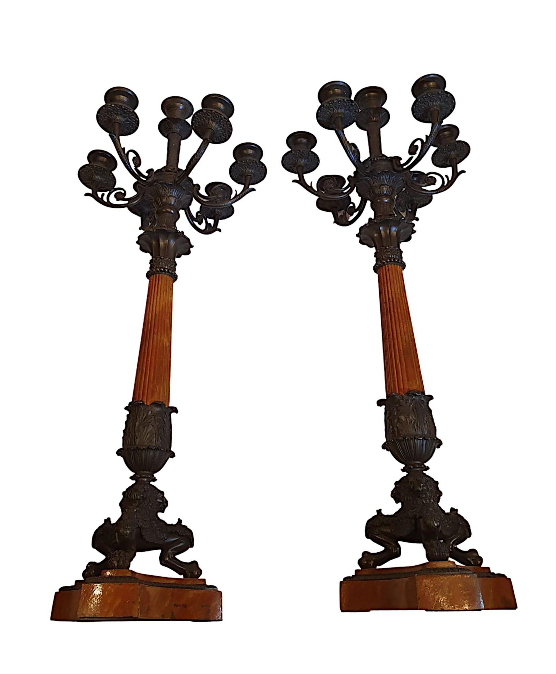 Rara e raffinata coppia di candelabri in bronzo del XIX secolo in stile Impero in vendita 2