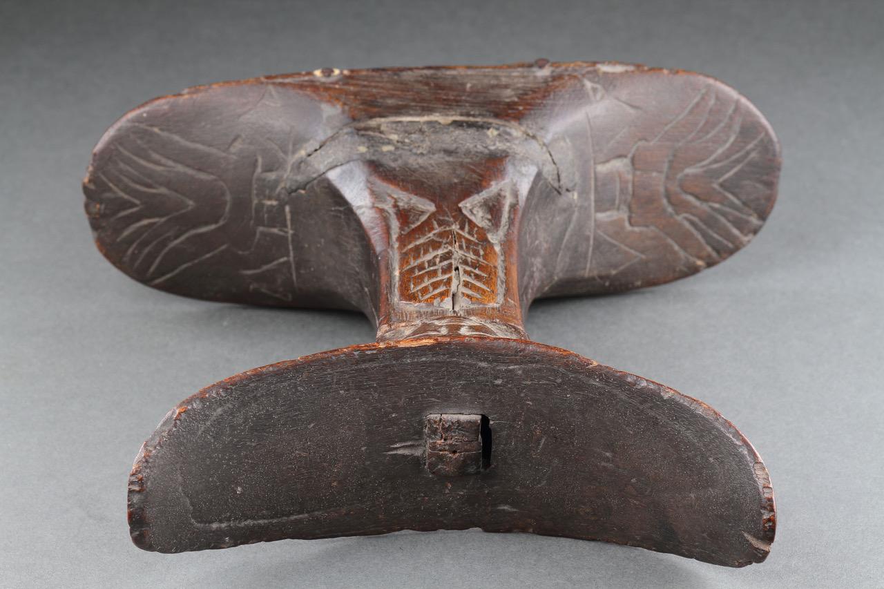 A Rare and Finely Carved Egyptian Wooden Headrest For Sale 4