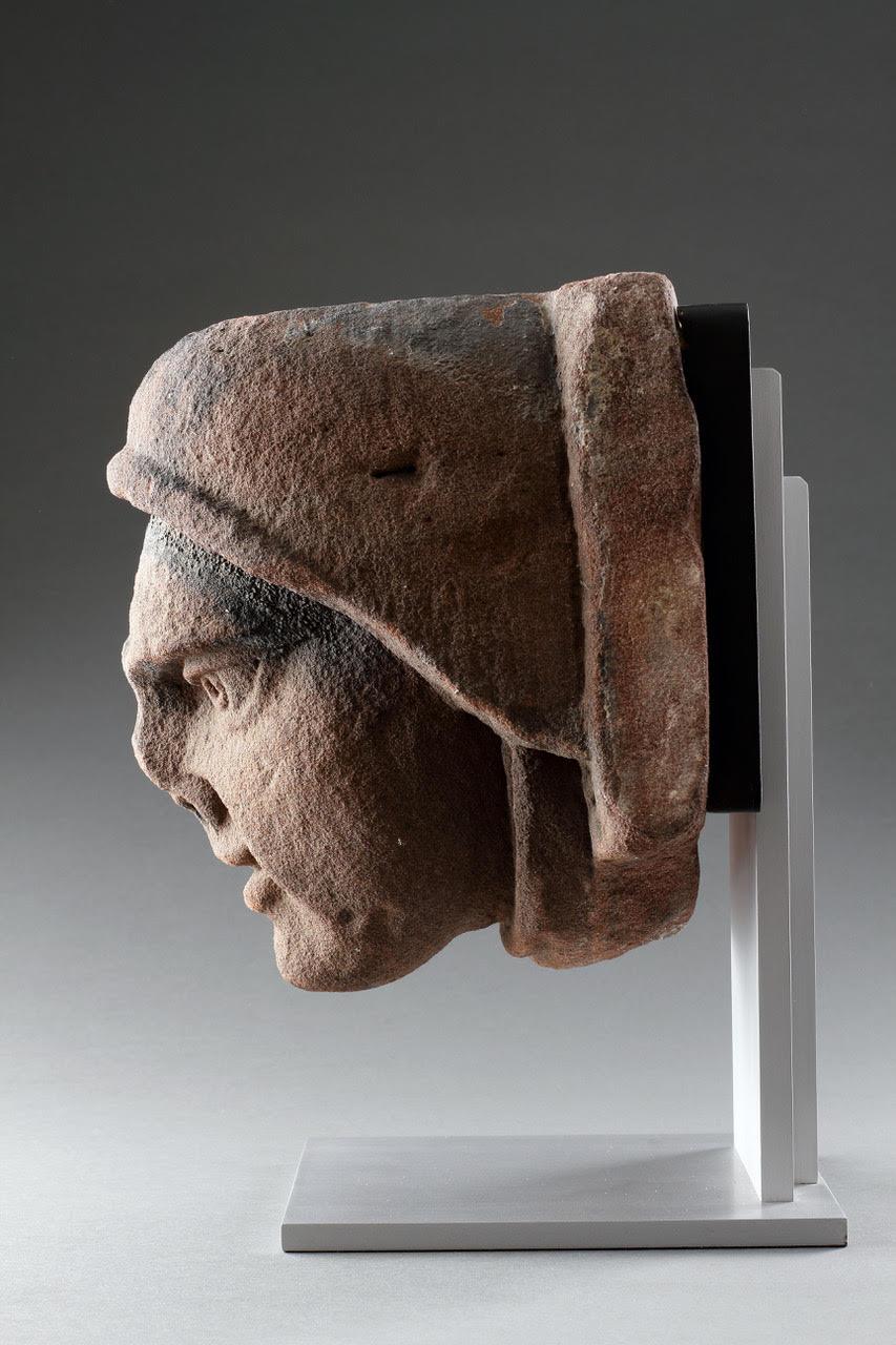 Allemand Rare tête en pierre finement sculptée de la Renaissance de Weser en vente