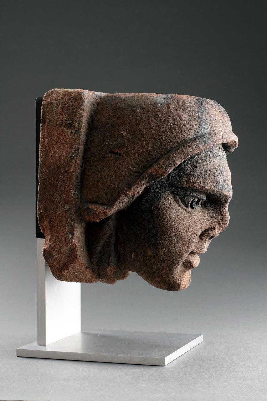 Rare tête en pierre finement sculptée de la Renaissance de Weser État moyen - En vente à London, GB
