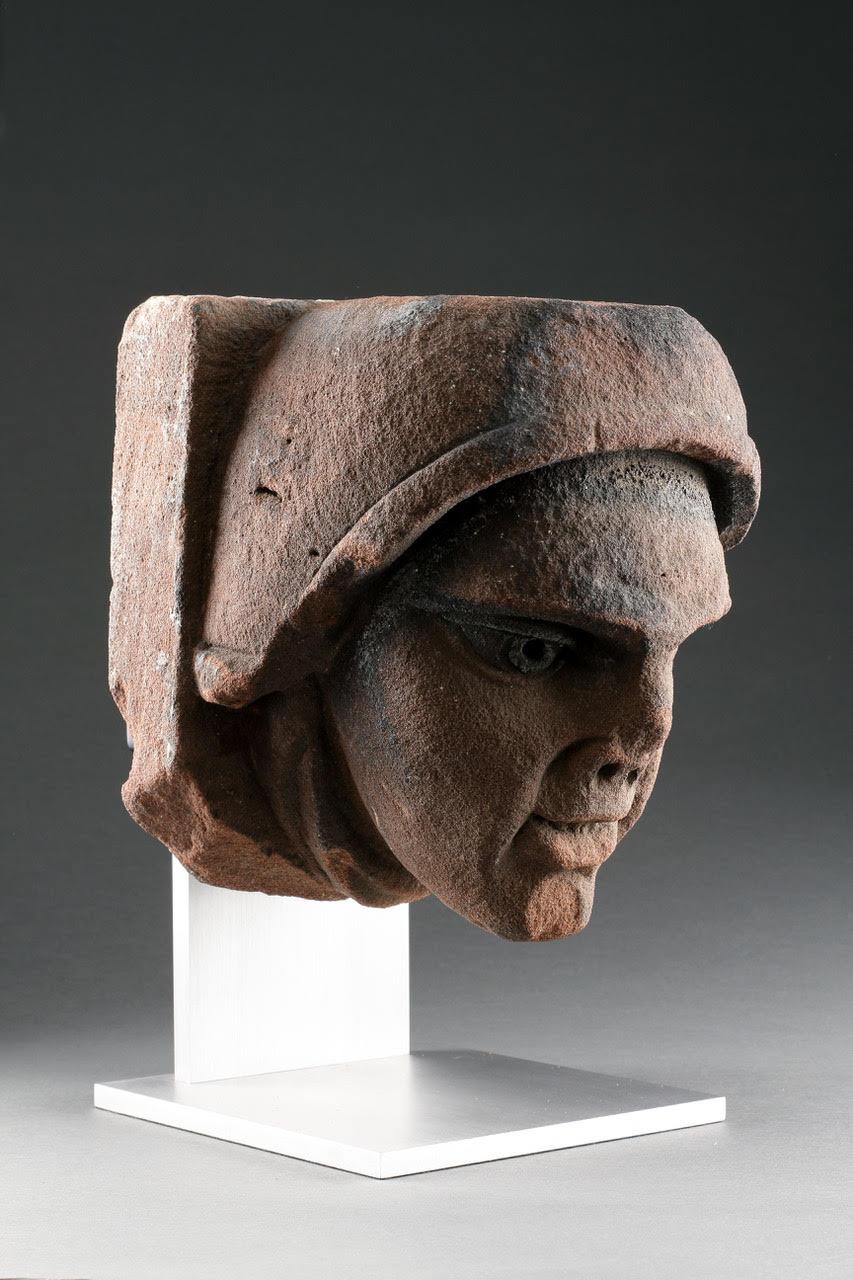 Pierre Rare tête en pierre finement sculptée de la Renaissance de Weser en vente