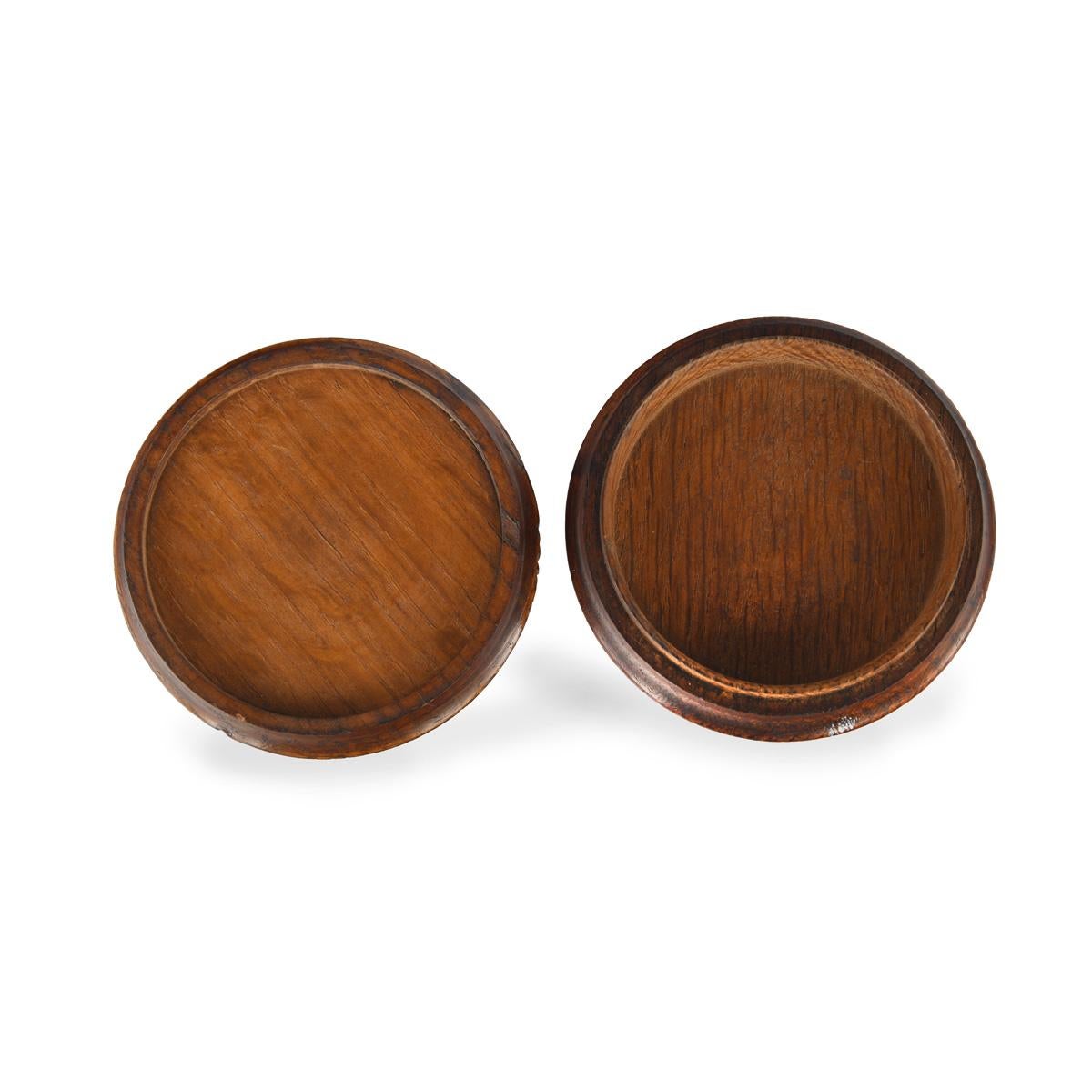 A Rare and Historically Interesting George IV Period Snuff Box Made from Oak In Good Condition For Sale In Lymington, Hampshire