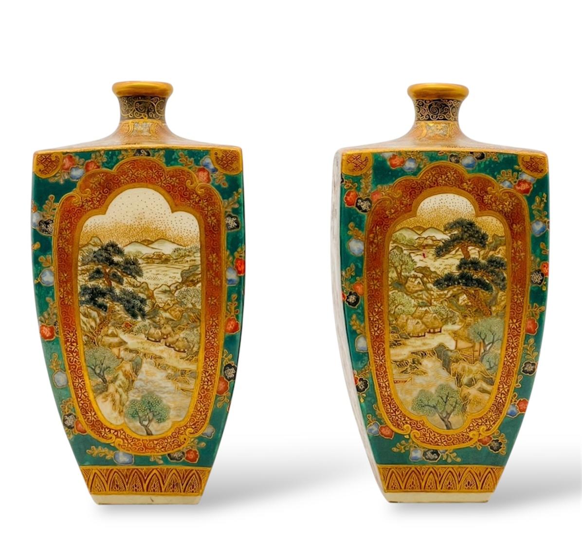 Raro e importante par de jarrones Satsuma de Okamoto Ryozan, periodo Meiji en venta 6