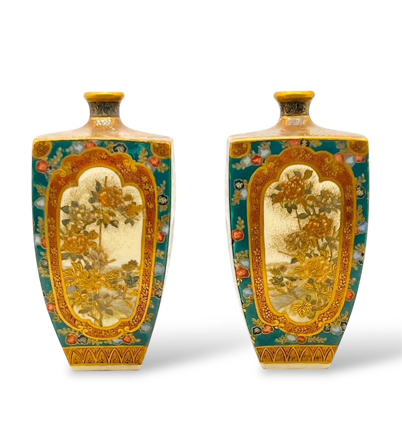 Raro e importante par de jarrones Satsuma de Okamoto Ryozan, periodo Meiji en venta 8