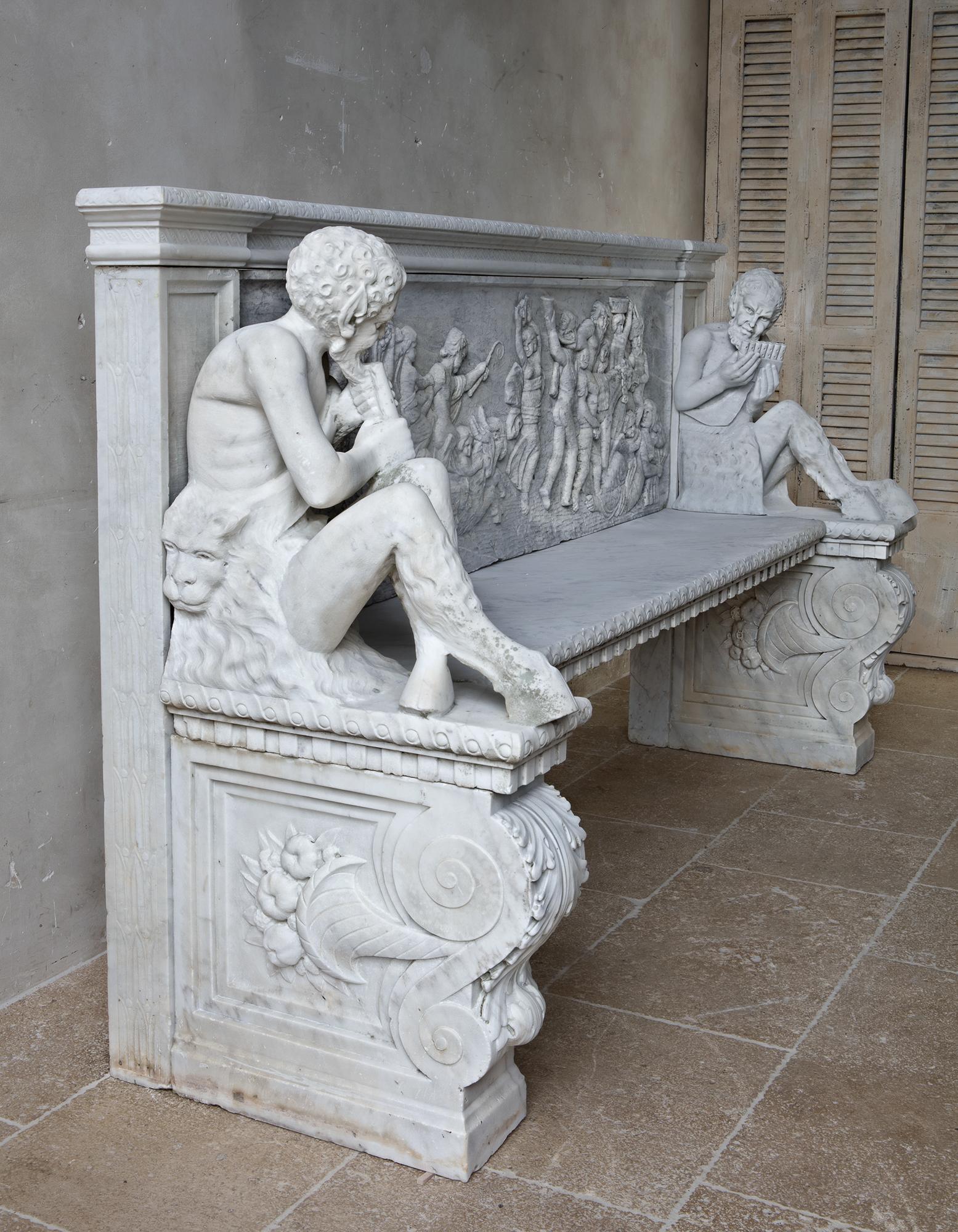 italien Un rare et impressionnant banc néoclassique en marbre blanc sculpté en vente