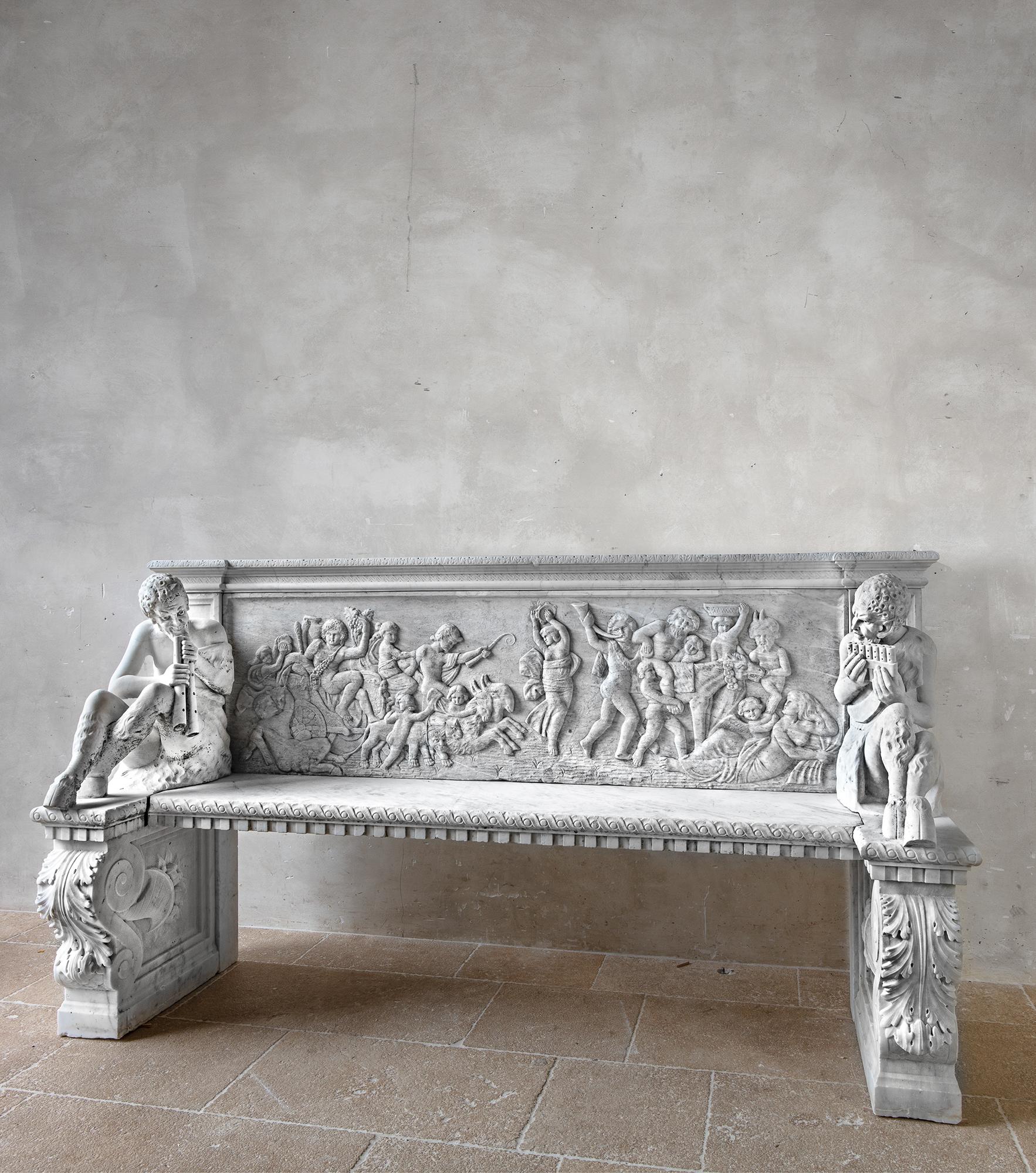 Un rare et impressionnant banc néoclassique en marbre blanc sculpté en vente 1