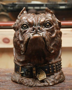 Un raro e insolito contenitore per tabacco austriaco in bronzo a forma di bulldog, risalente al 1870 CIRCA