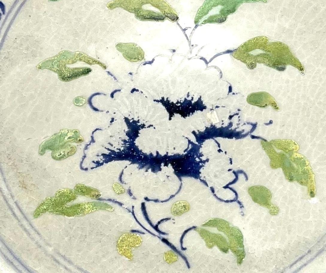 Plate with abstract flowers and Lotus. Stoneware with underglaze blue and painted green. Four abstract flowers. Green-paint was the originality of annamese ceramic at the time.

Year/Period : 15th century
Region : North Vietnam
Type :
