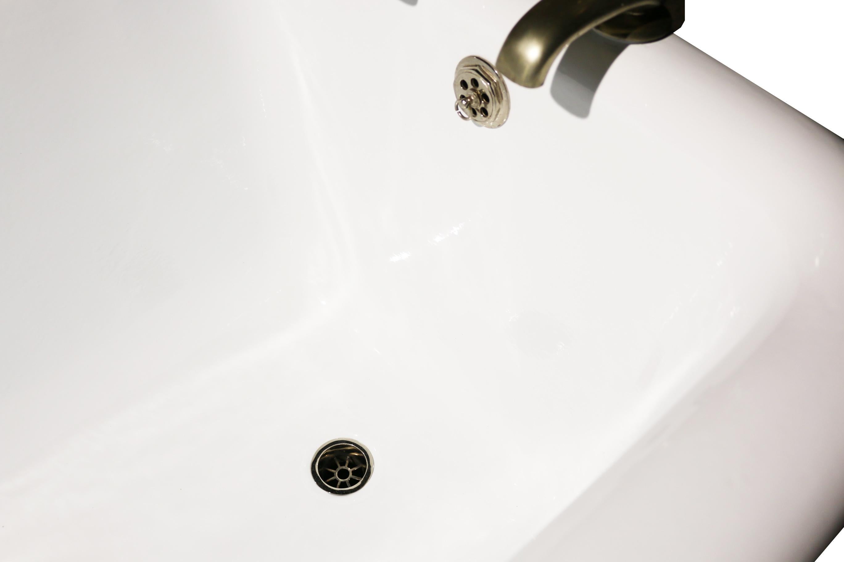 Rare Antique Cast Iron Bathtub with New Enamel In Good Condition In Wormelow, Herefordshire