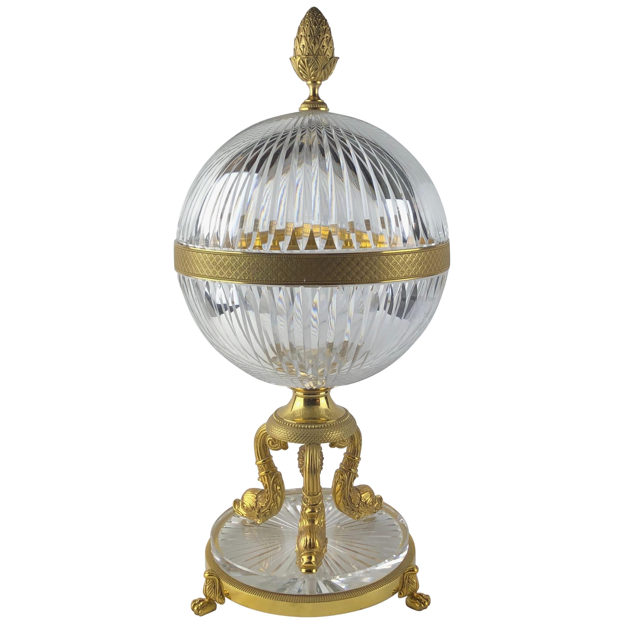 Centre de table monumental en cristal et bronze doré avec dauphin en forme de bol caviar