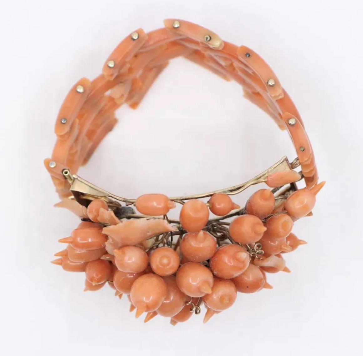 A Rare Antique Victorian Coral Parure - Coral Necklace, Bracelet & Brooch For Sale 6