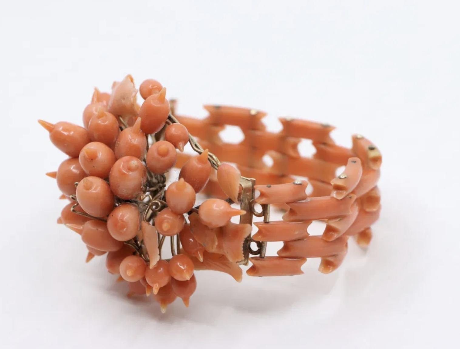 A Rare Antique Victorian Coral Parure - Coral Necklace, Bracelet & Brooch For Sale 7