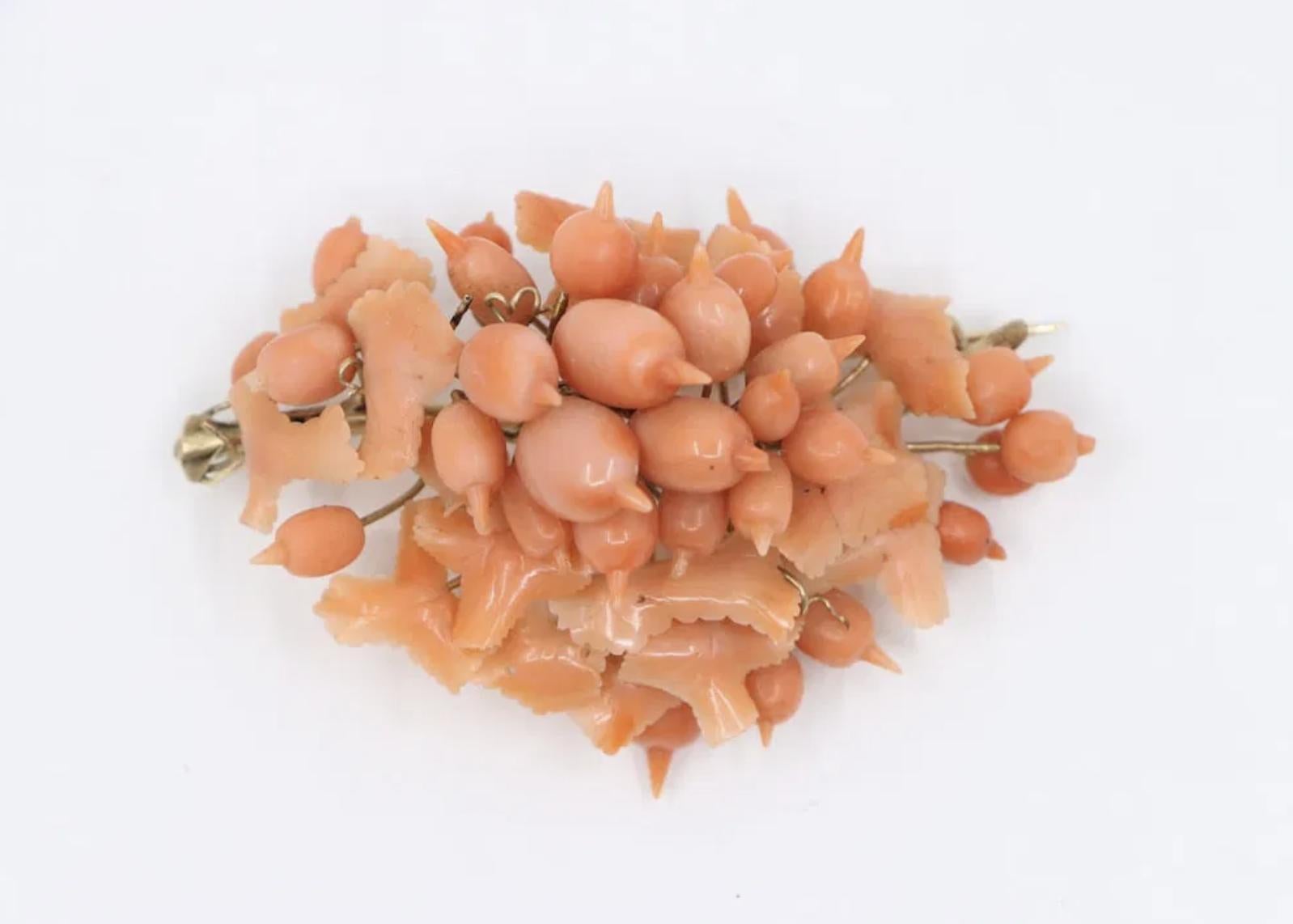 A Rare Antique Victorian Coral Parure - Coral Necklace, Bracelet & Brooch For Sale 10