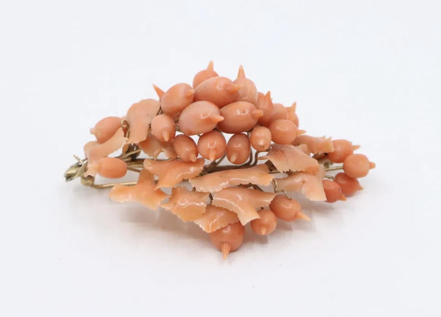 A Rare Antique Victorian Coral Parure - Coral Necklace, Bracelet & Brooch For Sale 11
