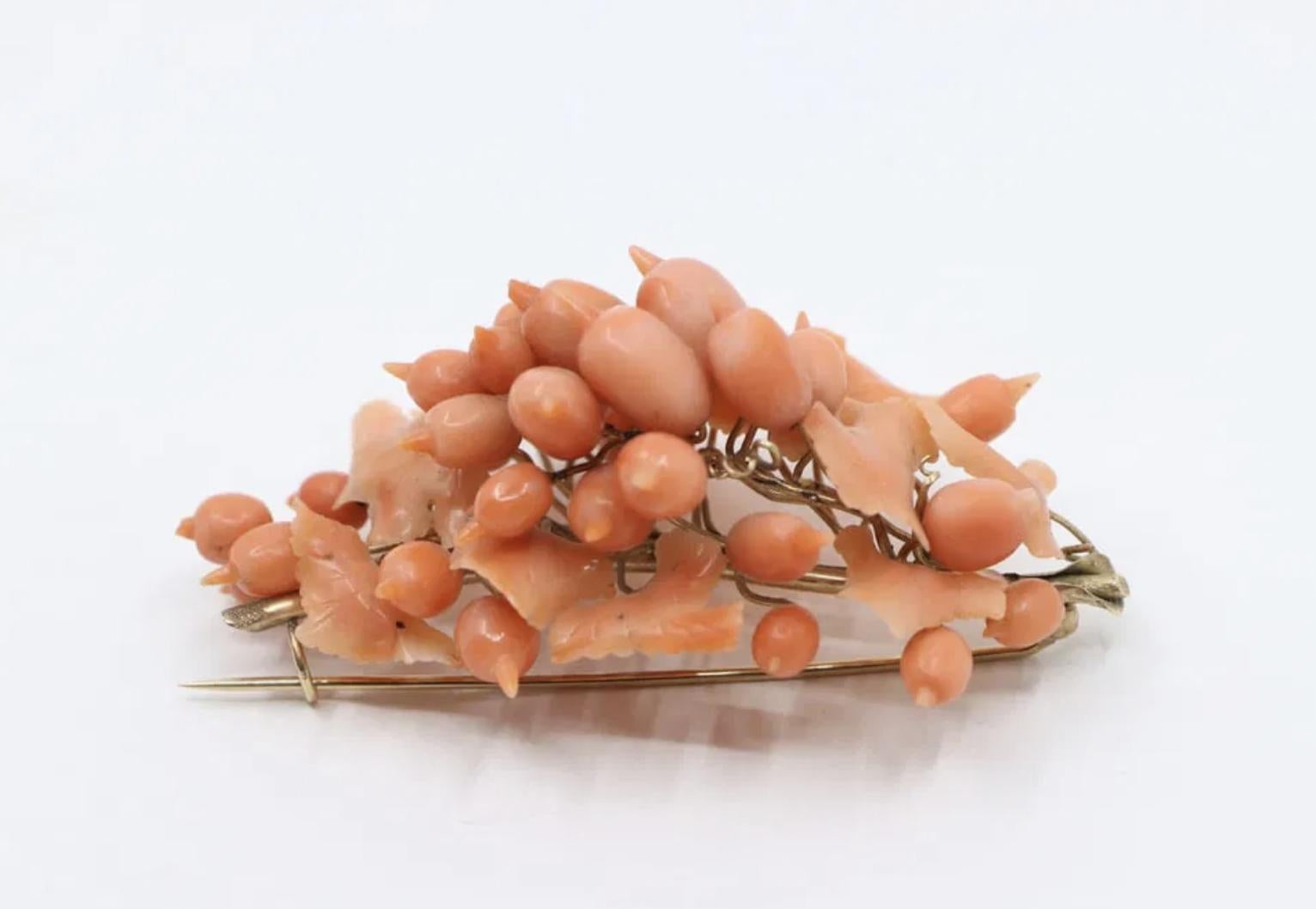 A Rare Antique Victorian Coral Parure - Coral Necklace, Bracelet & Brooch For Sale 13
