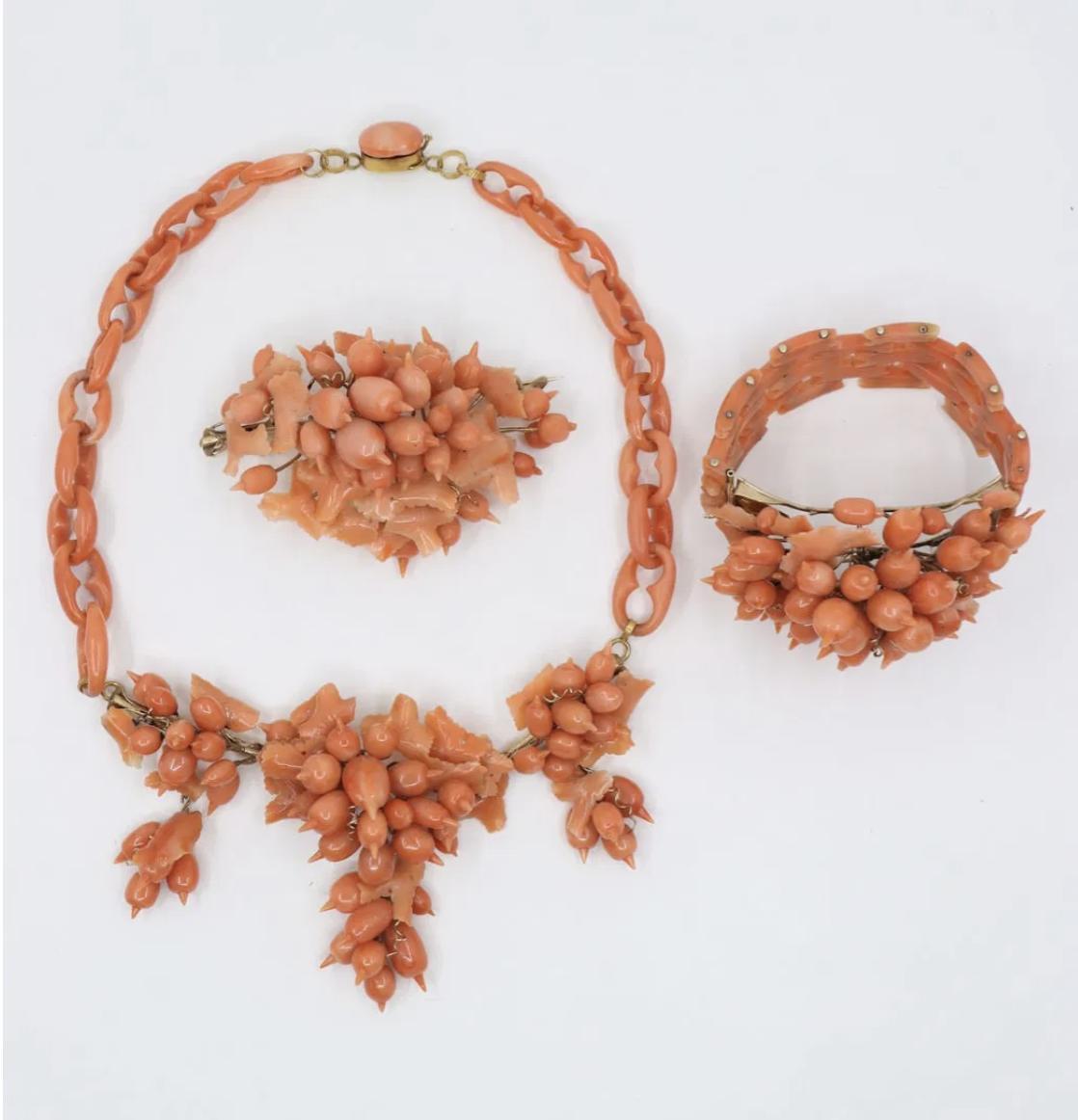 A Rare Antique Victorian Coral Parure - Coral Necklace, Bracelet & Brooch In Good Condition For Sale In Flushing, NY