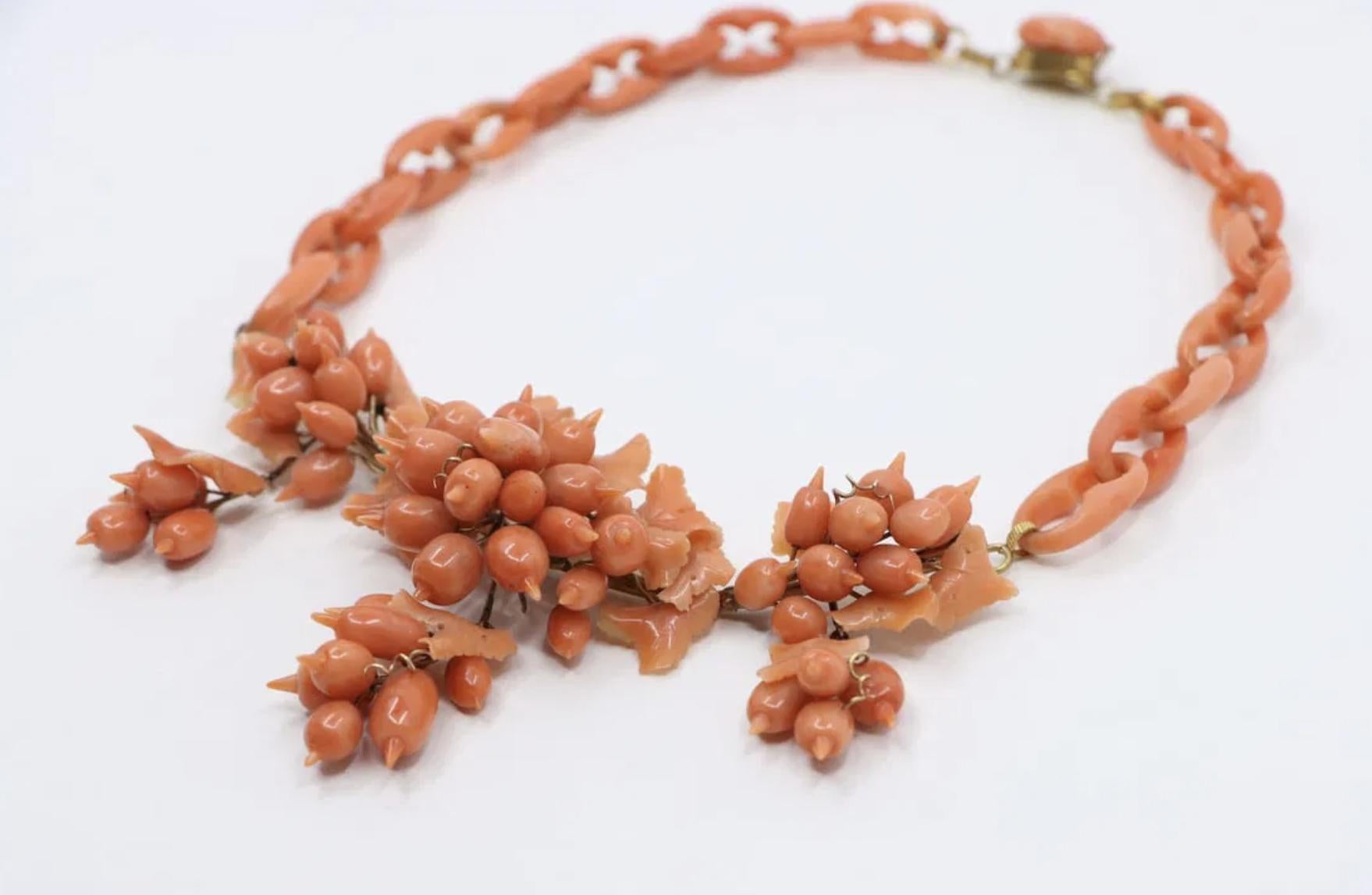 A Rare Antique Victorian Coral Parure - Coral Necklace, Bracelet & Brooch For Sale 2