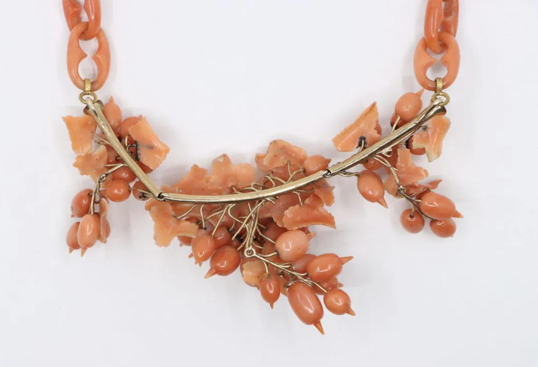 A Rare Antique Victorian Coral Parure - Coral Necklace, Bracelet & Brooch For Sale 4