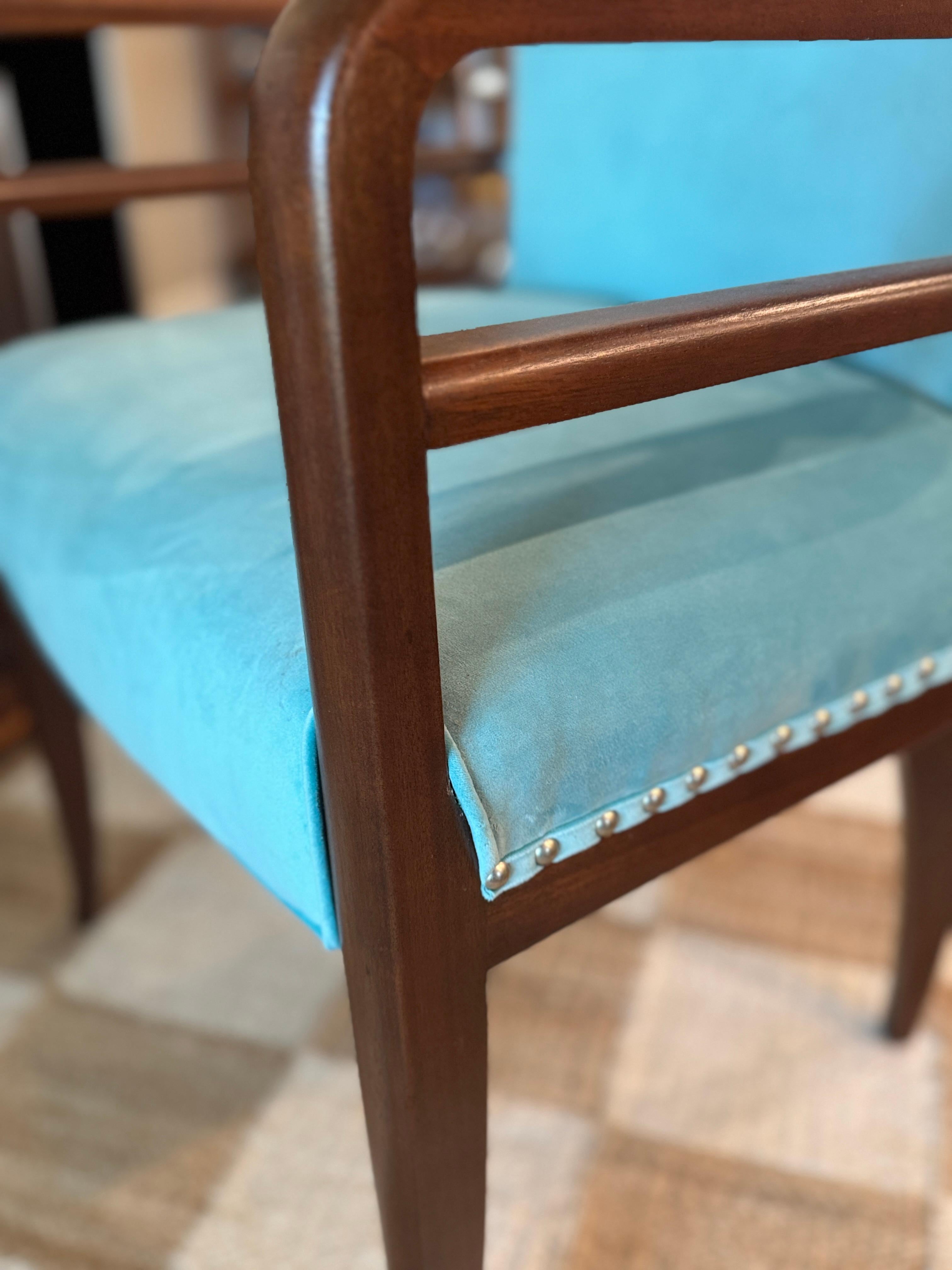Metà XX secolo Rara poltrona art déco in vero velluto blu, anni '30 circa. in vendita