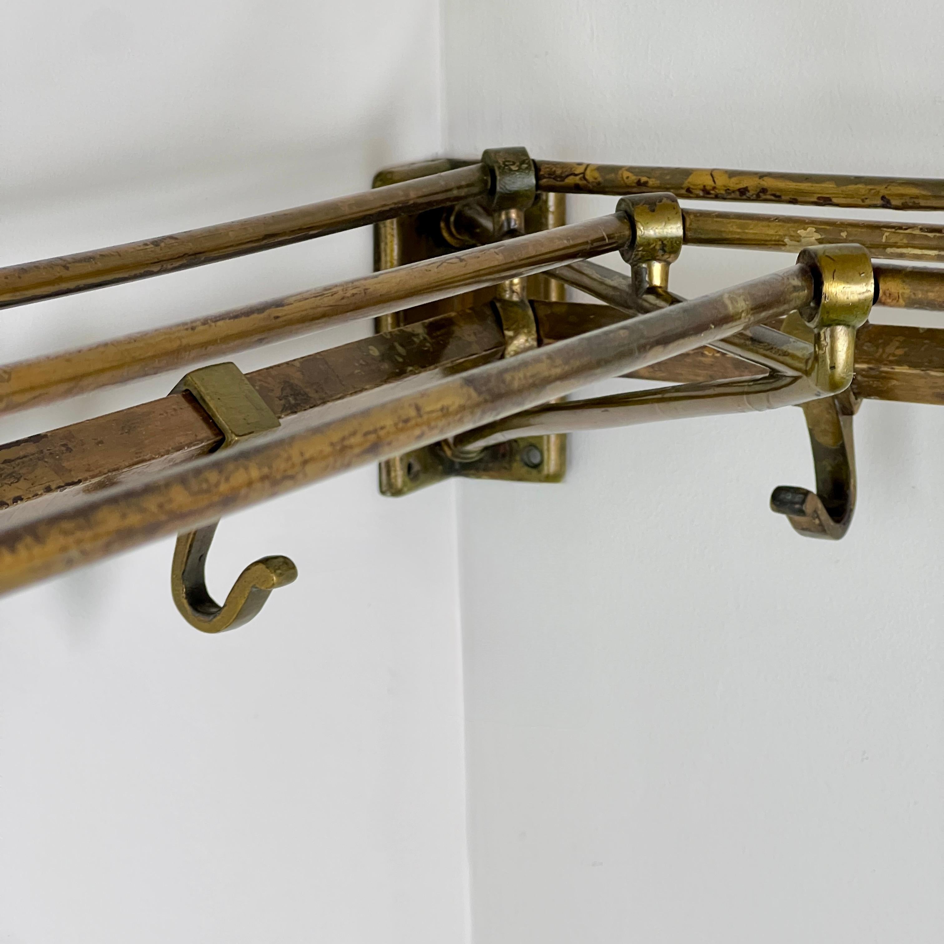 Eine seltene Art Deco Messing Ecke Mantel und Hut Rack im Angebot 4