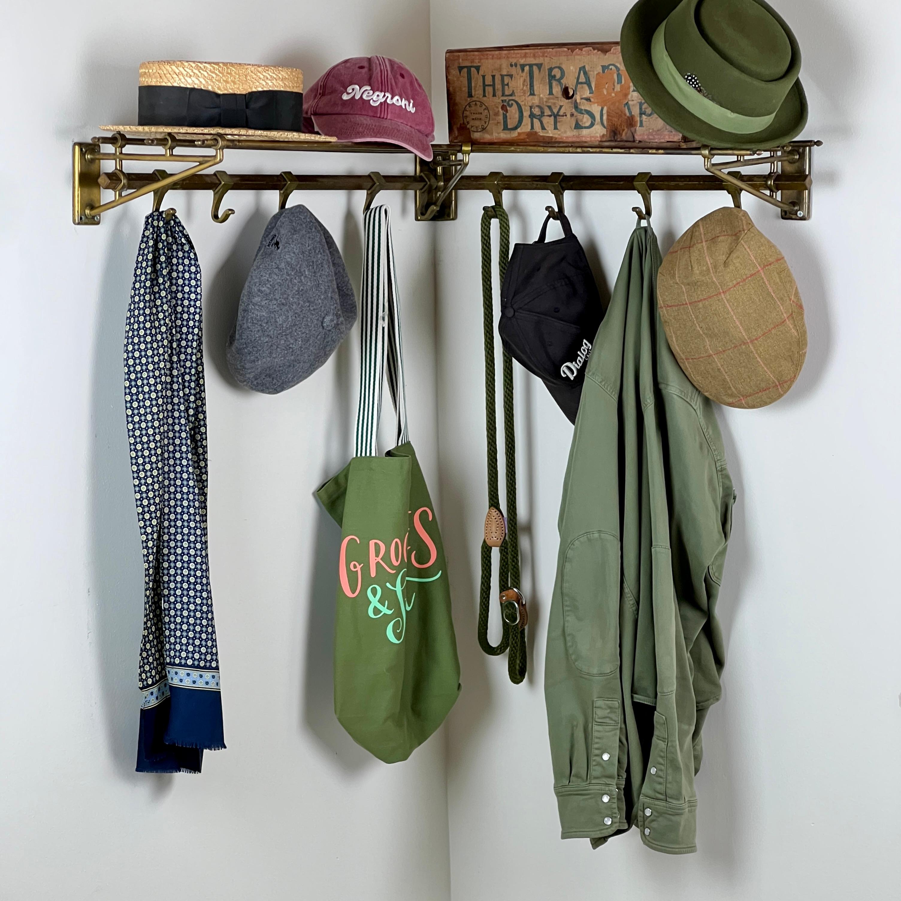 Eine seltene Art Deco Messing Ecke Mantel und Hut Rack im Angebot 5