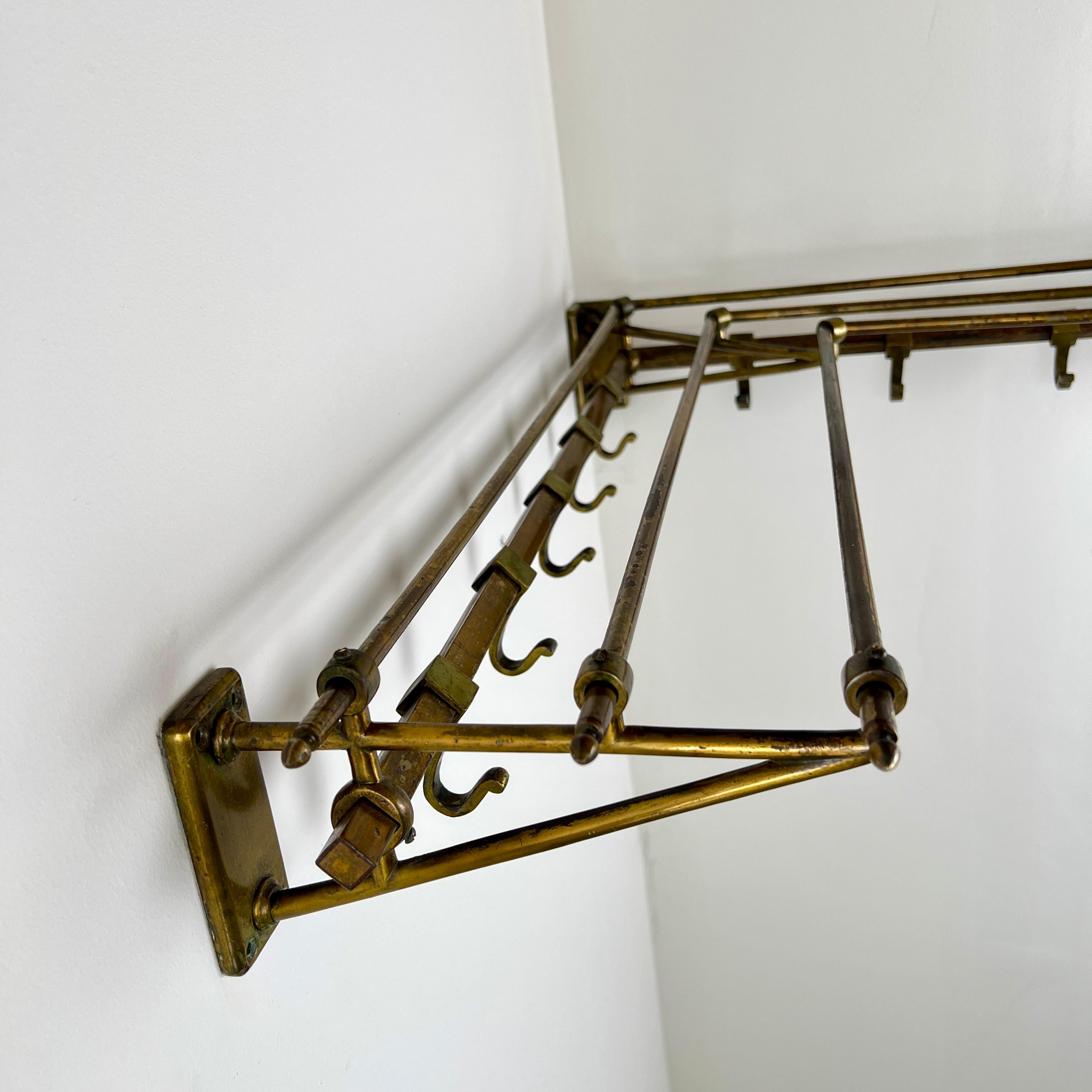 Eine seltene Art Deco Messing Ecke Mantel und Hut Rack (Frühes 20. Jahrhundert) im Angebot