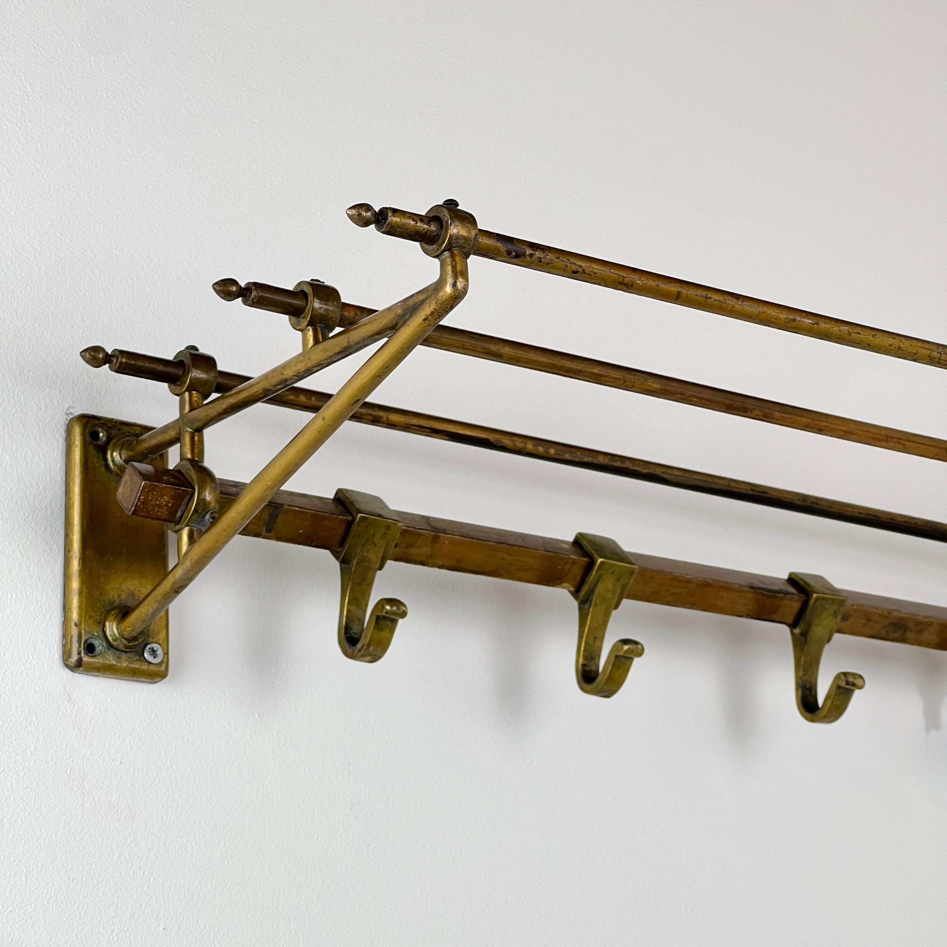 Eine seltene Art Deco Messing Ecke Mantel und Hut Rack im Angebot 1