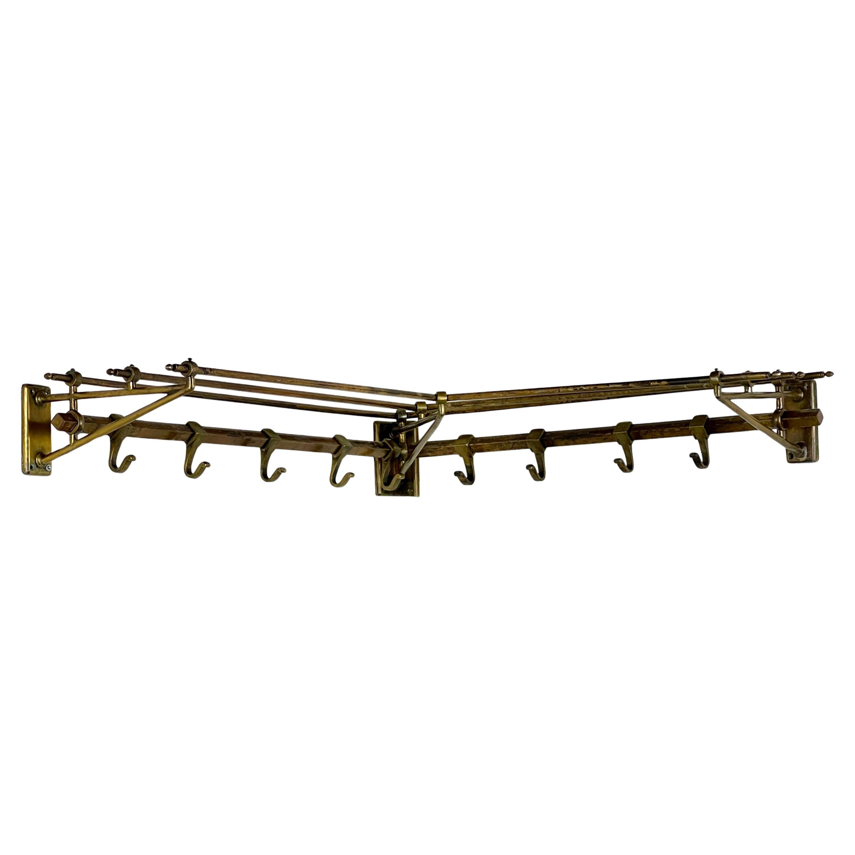 Eine seltene Art Deco Messing Ecke Mantel und Hut Rack im Angebot