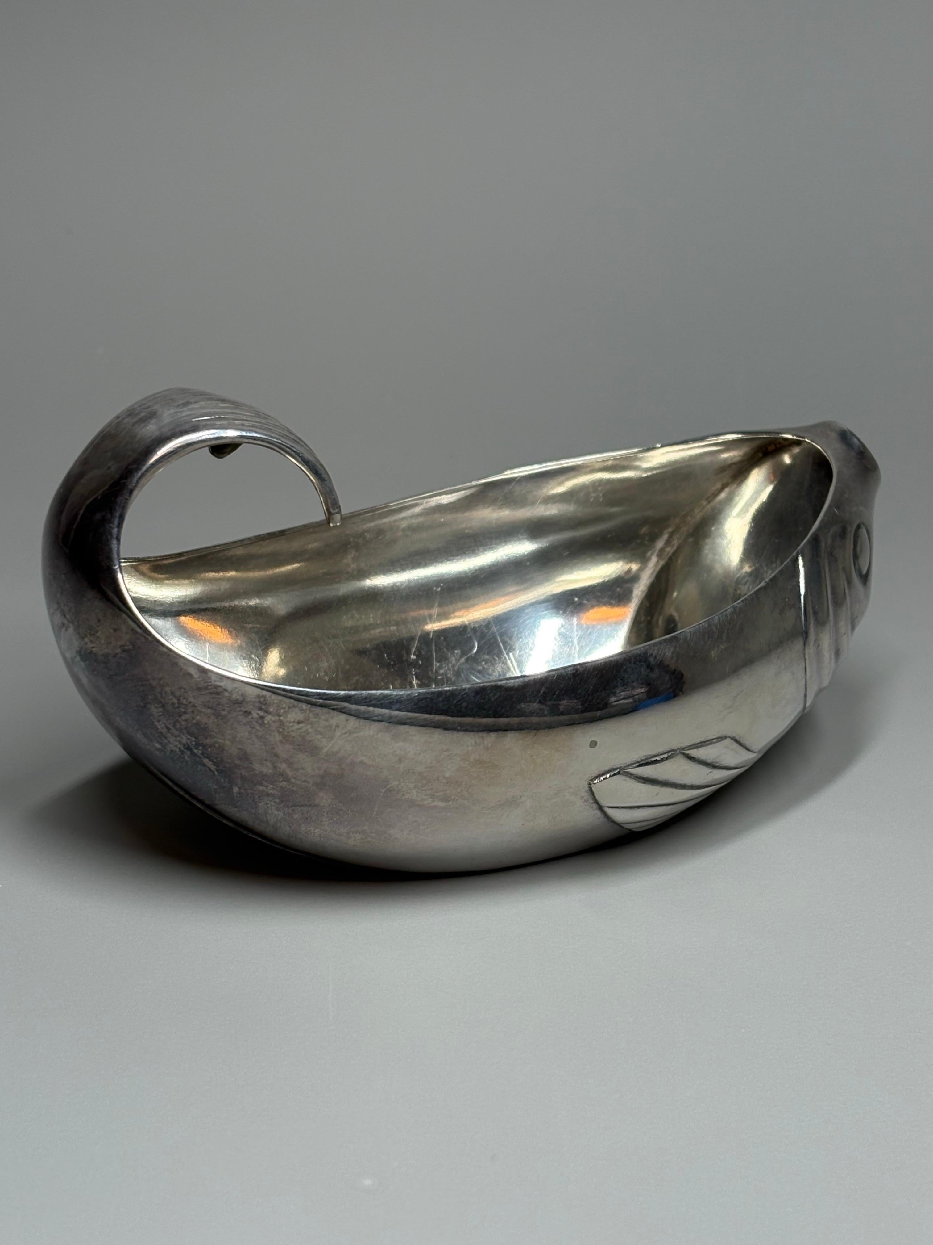 Rare saucière Art Déco Gallia pour Christofle en forme de poisson Excellent état - En vente à Sleepy Hollow, NY