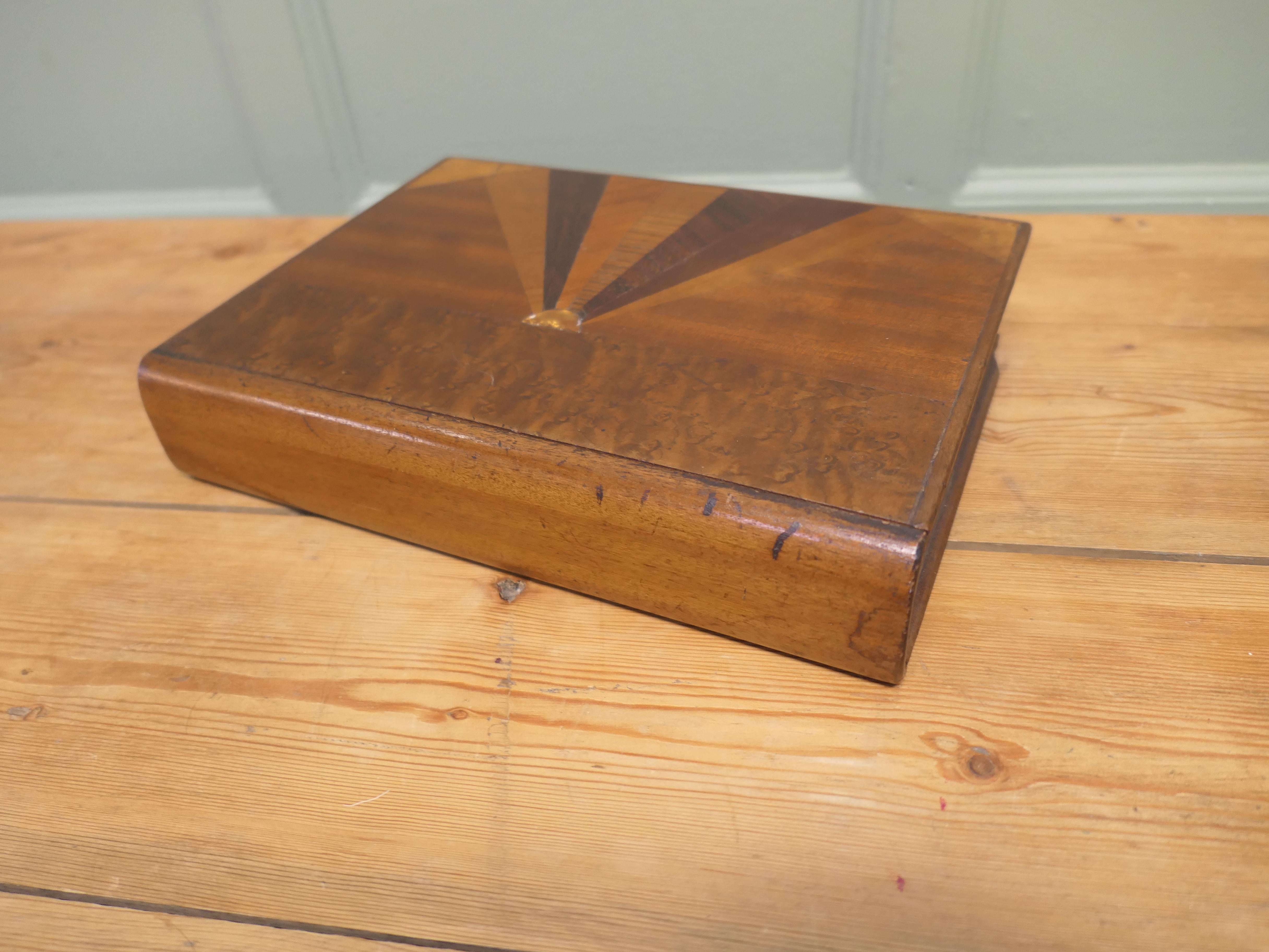 Inizio XX secolo Un raro libro cassaforte segreto in stile Art Déco Odeon in vendita