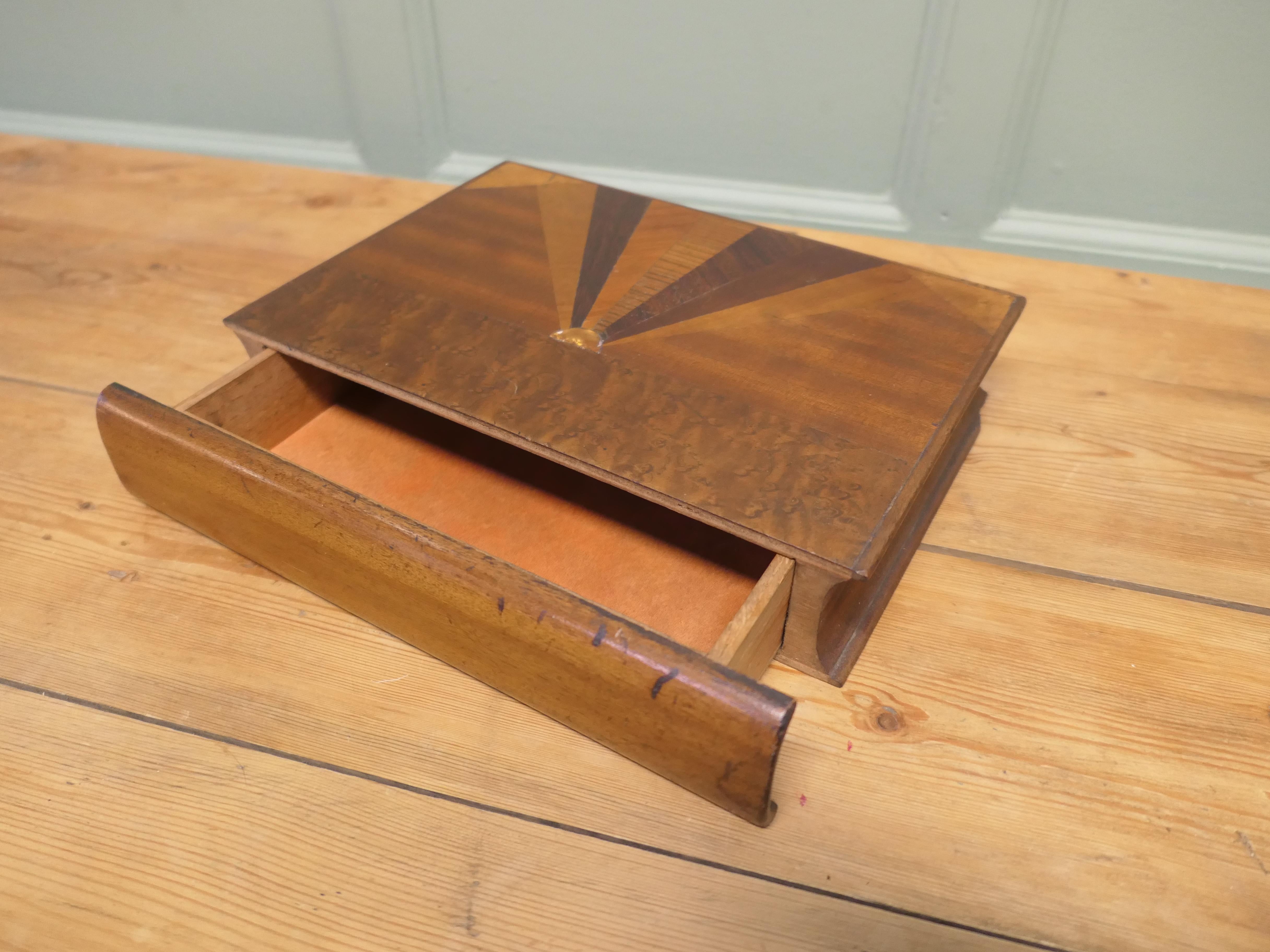 Un raro libro cassaforte segreto in stile Art Déco Odeon in vendita 1