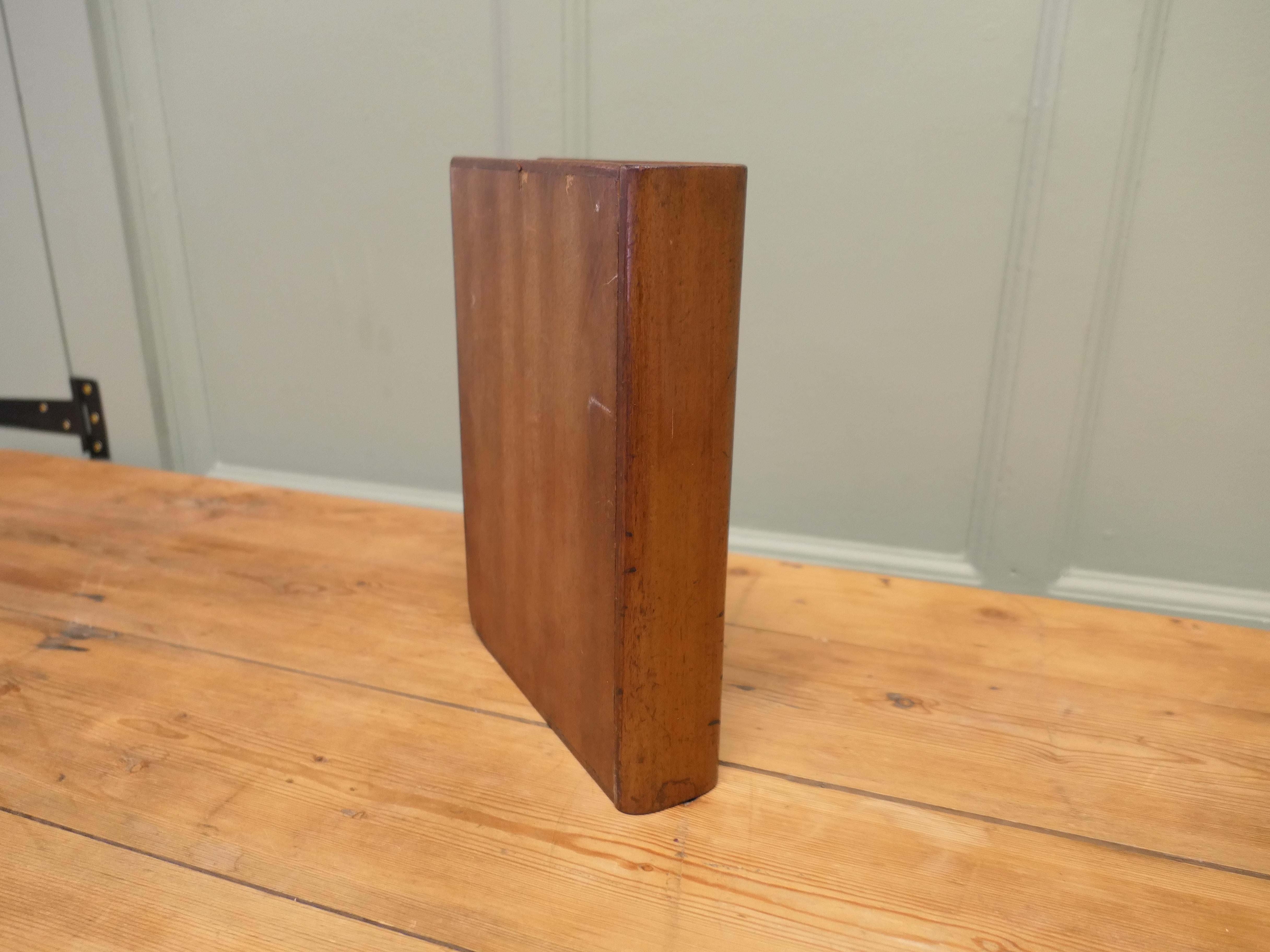 Un raro libro cassaforte segreto in stile Art Déco Odeon in vendita 2