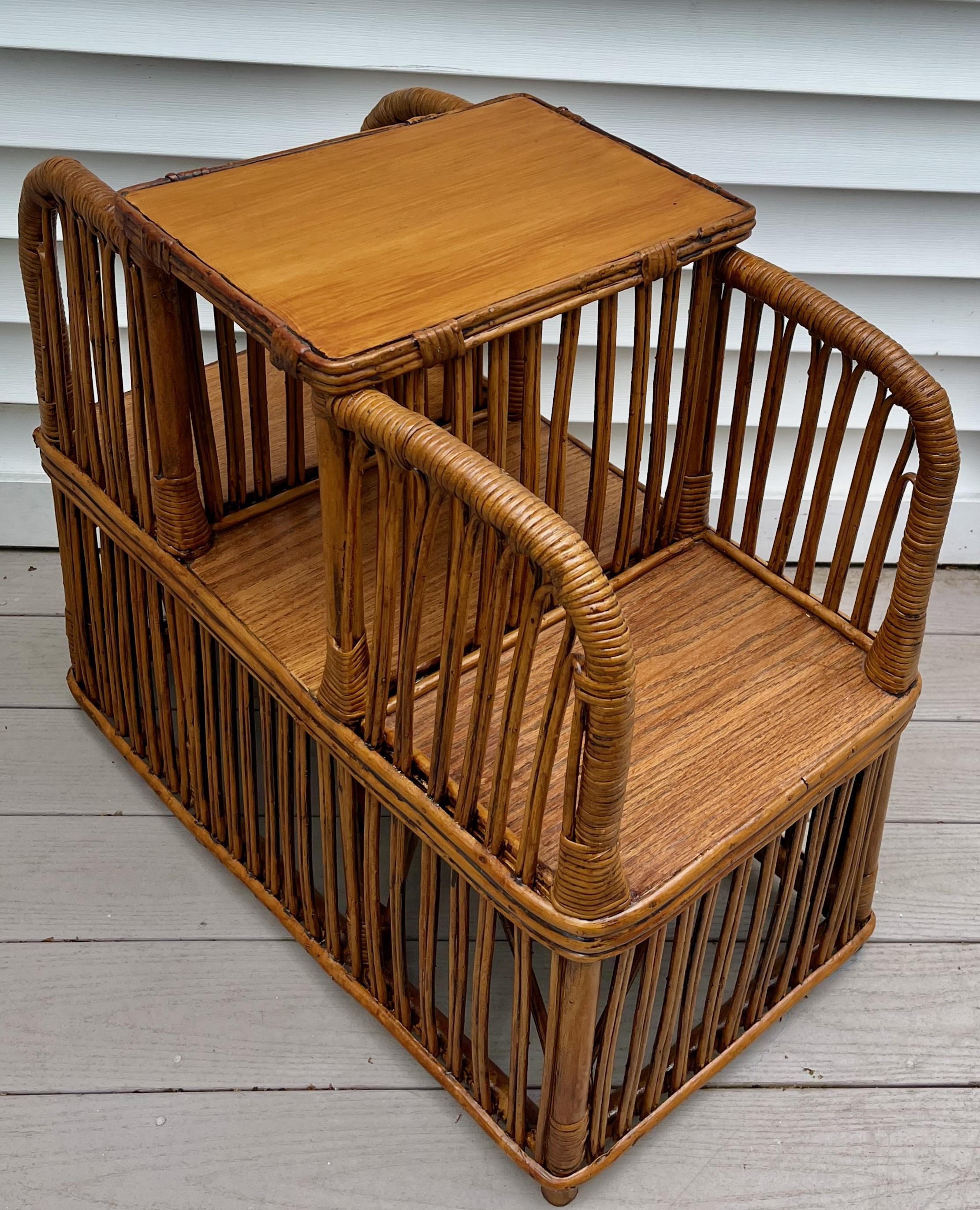 Une rareté Art déco  Lampe en rotin - Table d'appoint pour bibliothèque en vente 1