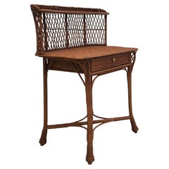 Un raro server a un cassetto in stile Bar Harbor con ripiano superiore