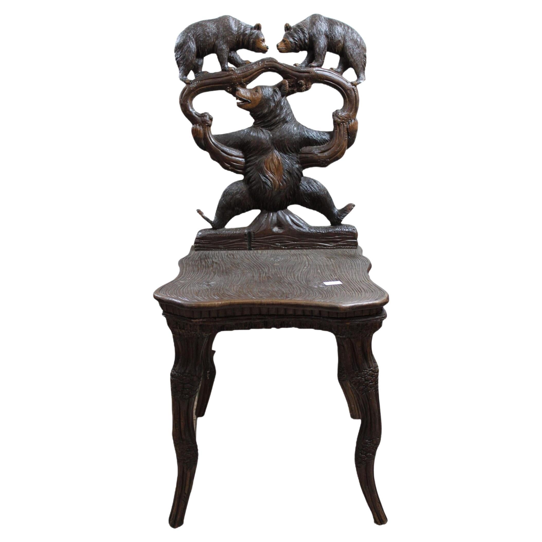 Una rara sedia a forma di orso musicale della "Black Forest" svizzera splendidamente intagliata