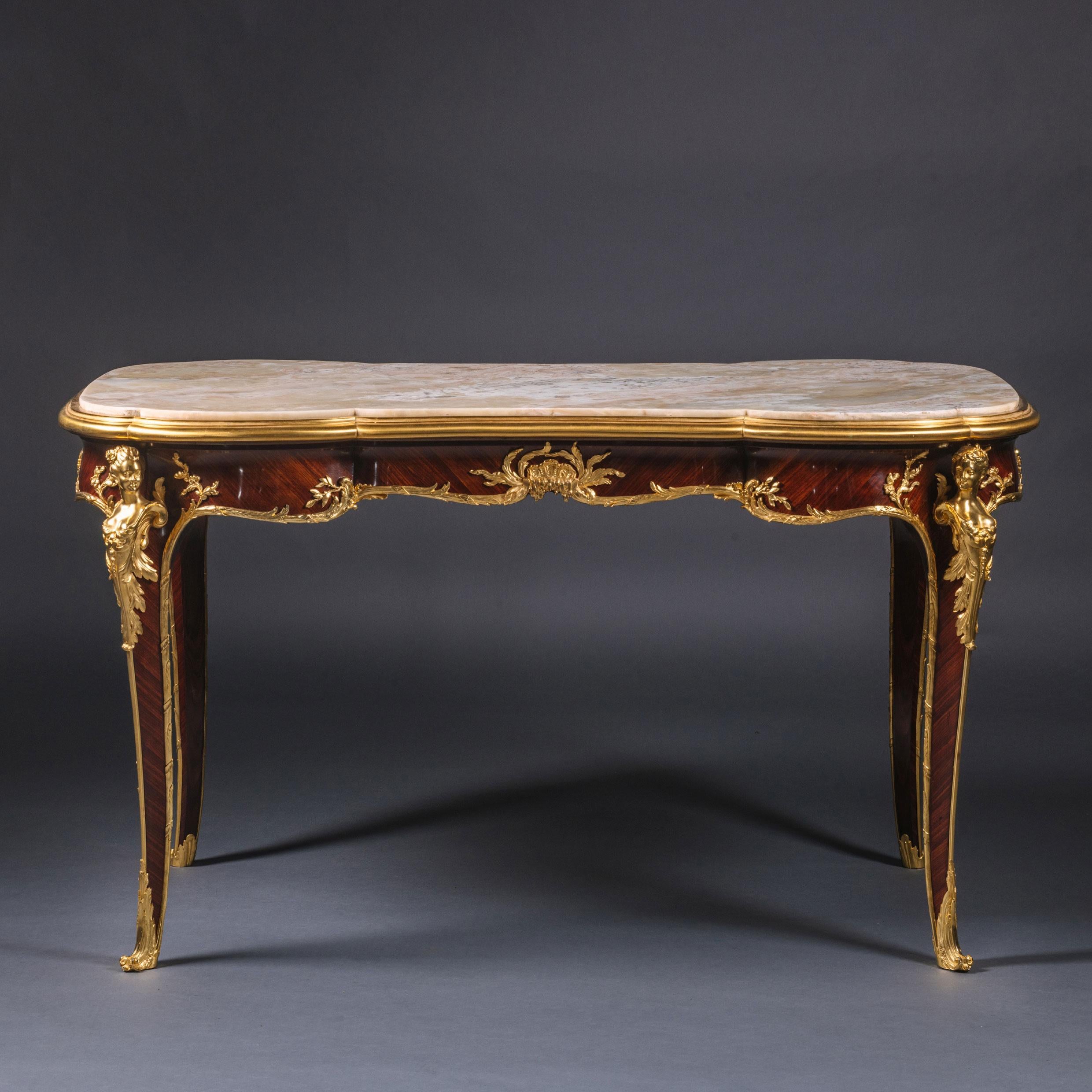 Rare table centrale en marqueterie de la Belle Epoque, par François Linke en vente 2