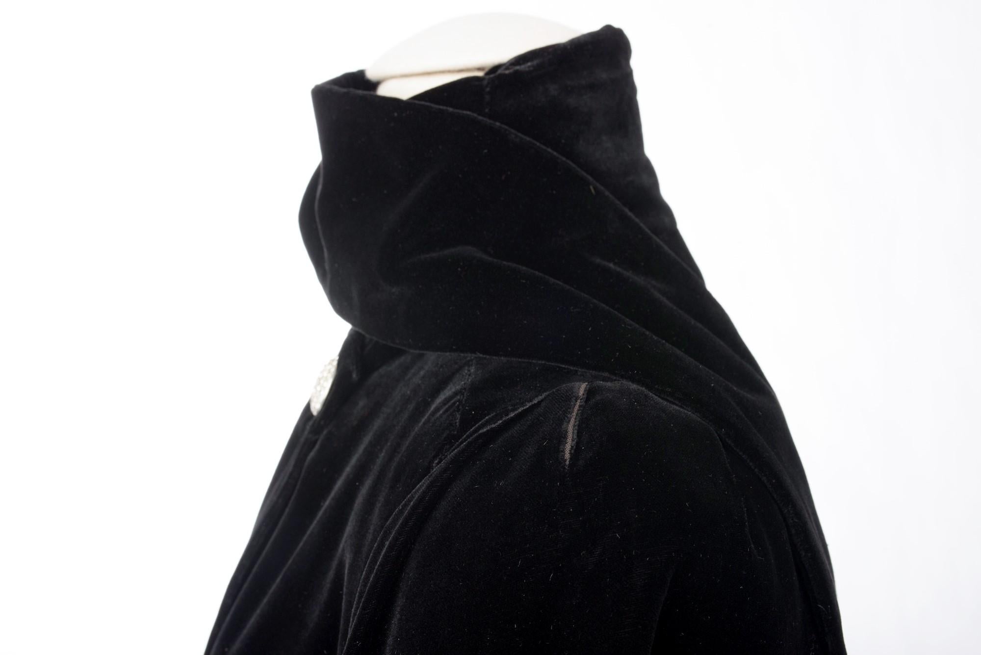 Rare manteau de soirée en velours de soie noir de Lucien Lelong Circa 1937 en vente 8