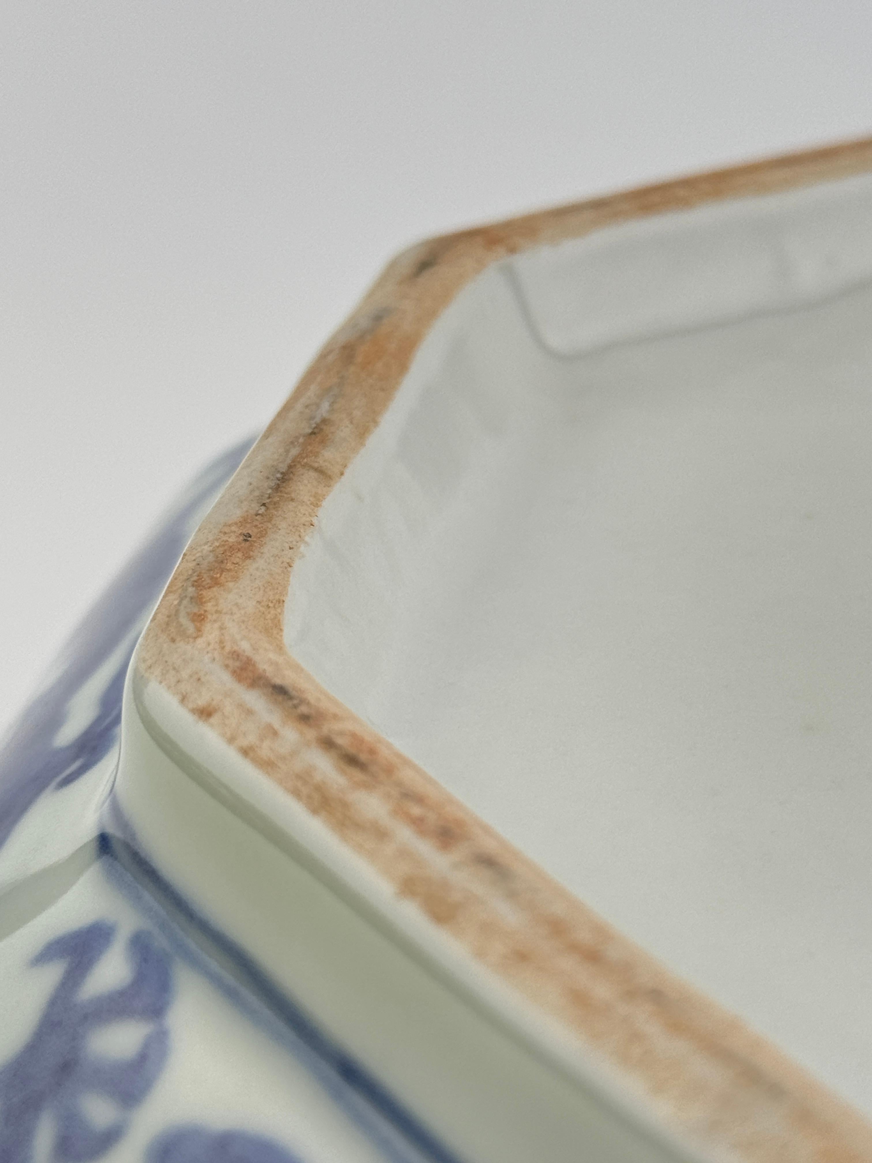 A Rare Blue And White Octagonal Box And Cover, Ming Dynasty Wanli Six-Character For Sale 7
