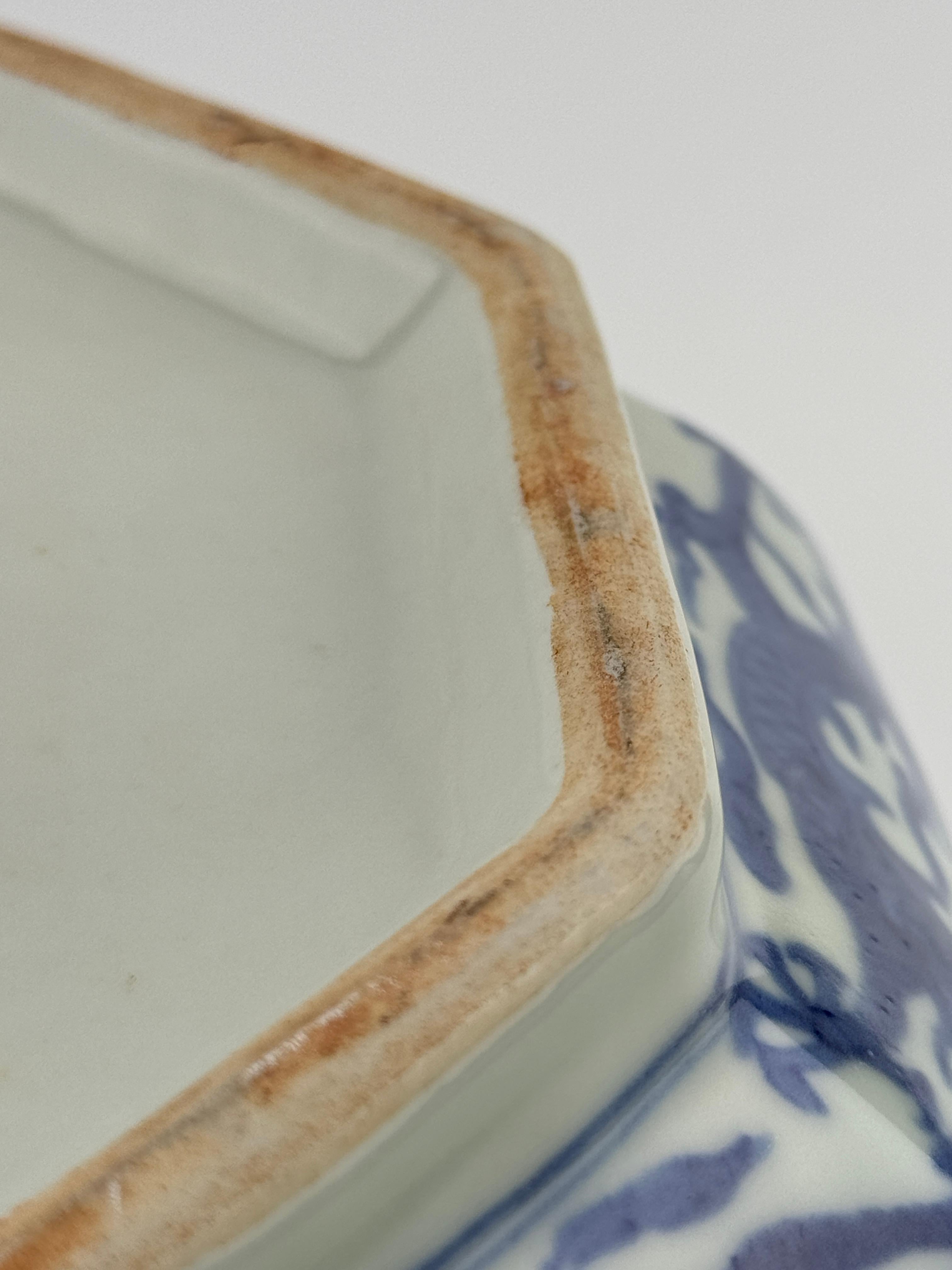 A Rare Blue And White Octagonal Box And Cover, Ming Dynasty Wanli Six-Character For Sale 8