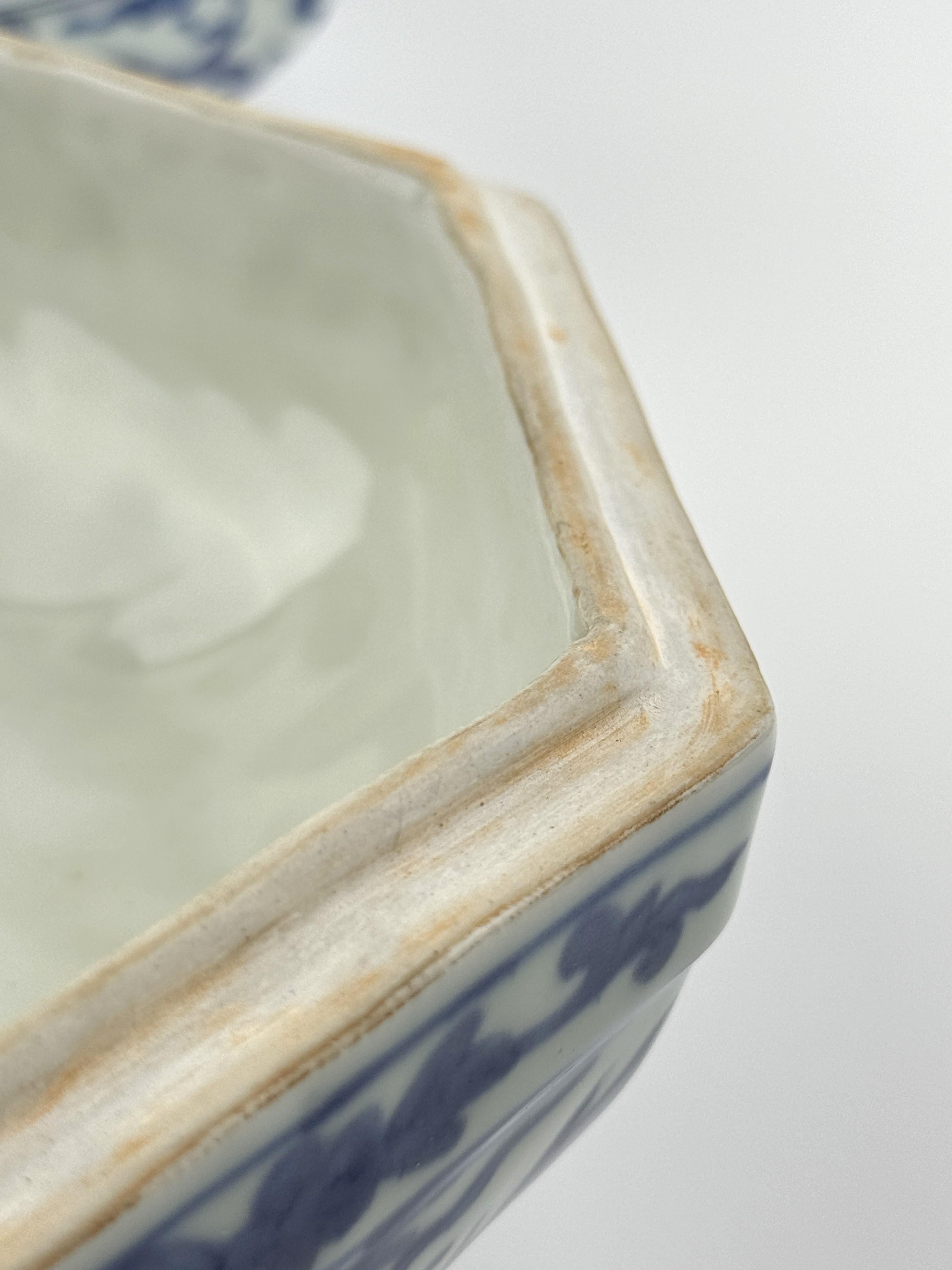 18th Century and Earlier A Rare Blue And White Octagonal Box And Cover, Ming Dynasty Wanli Six-Character For Sale